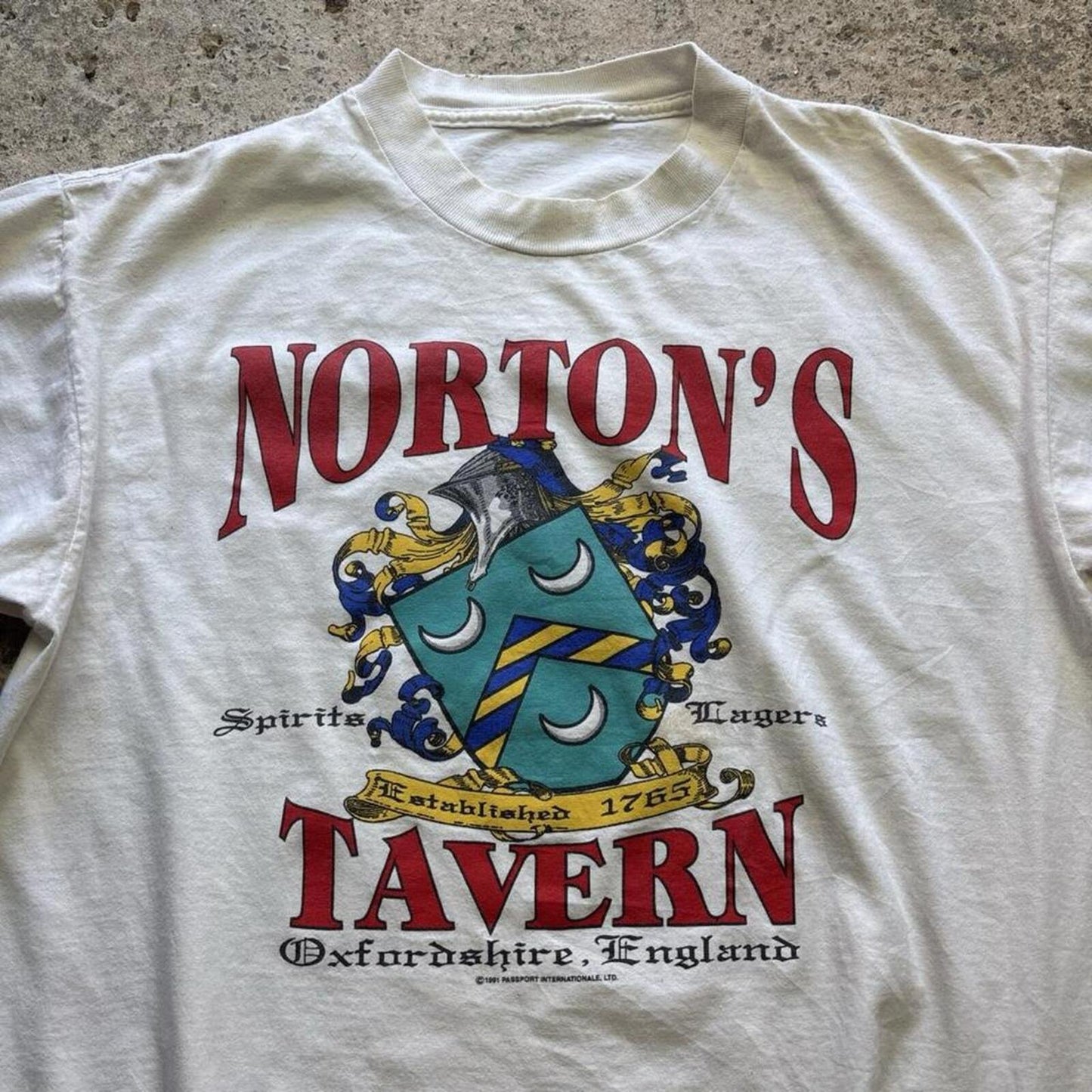 Vintage White ‘Norton’s Tavern’ 1991 single stitch t-shirt - XL