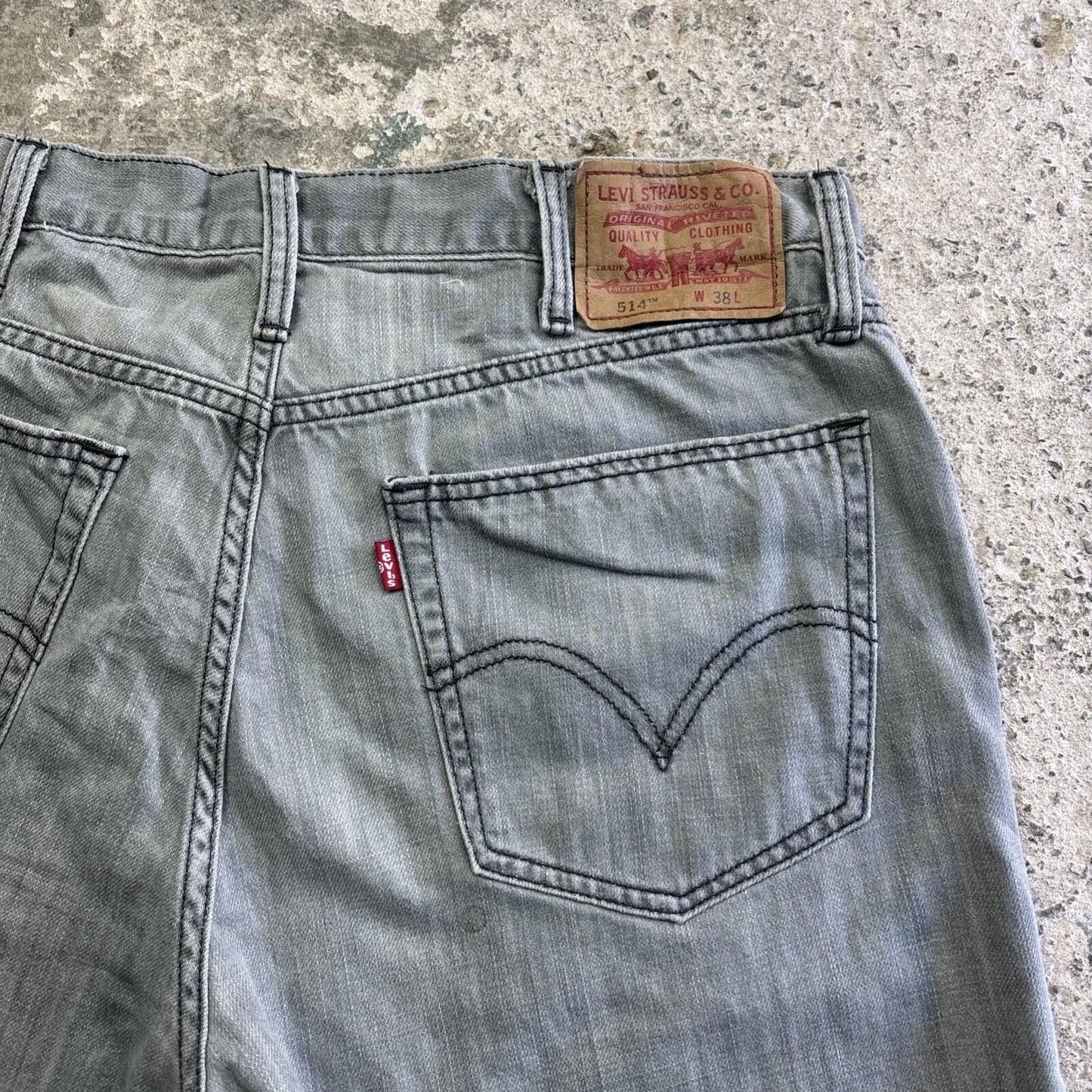 Textured Grey Levi’s 514 Denim Jean Shorts | W38"
