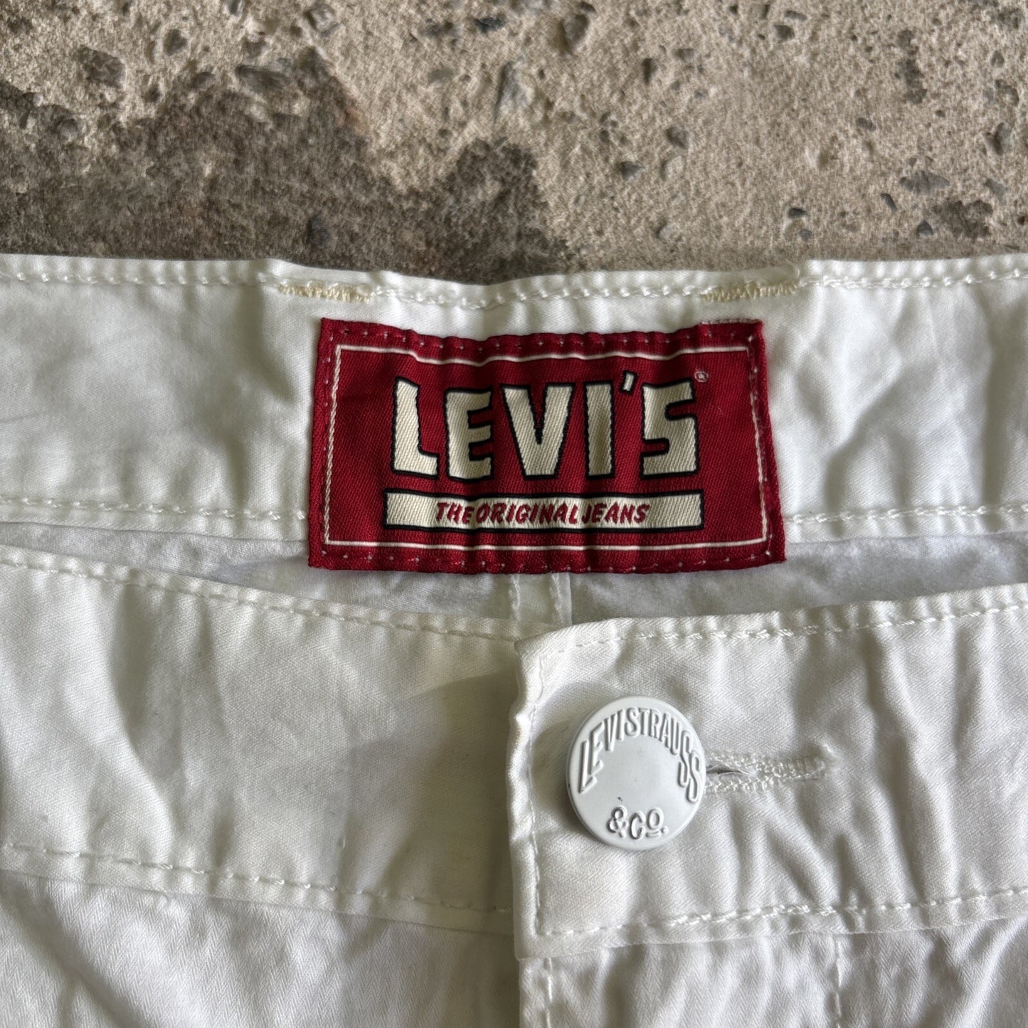 White Y2K Levis Cargo Shorts | W42"