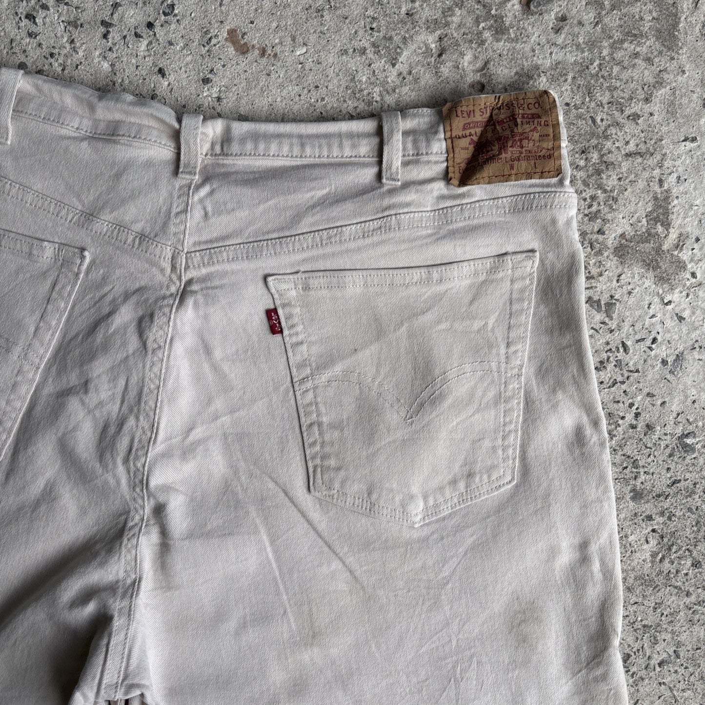 Cream Denim Levis Shorts | W40"