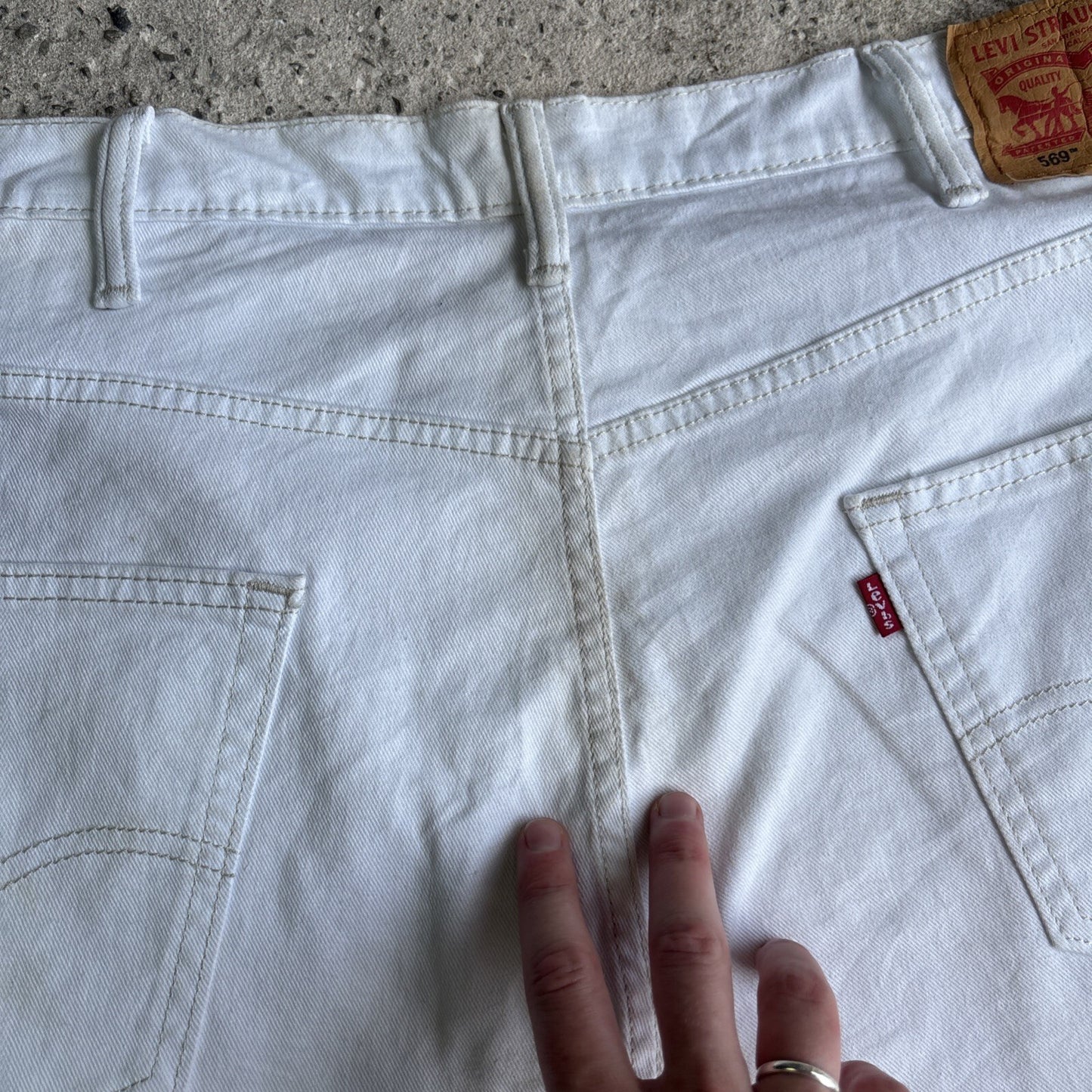 White Levis 569 Denim Jean Shorts | W40"