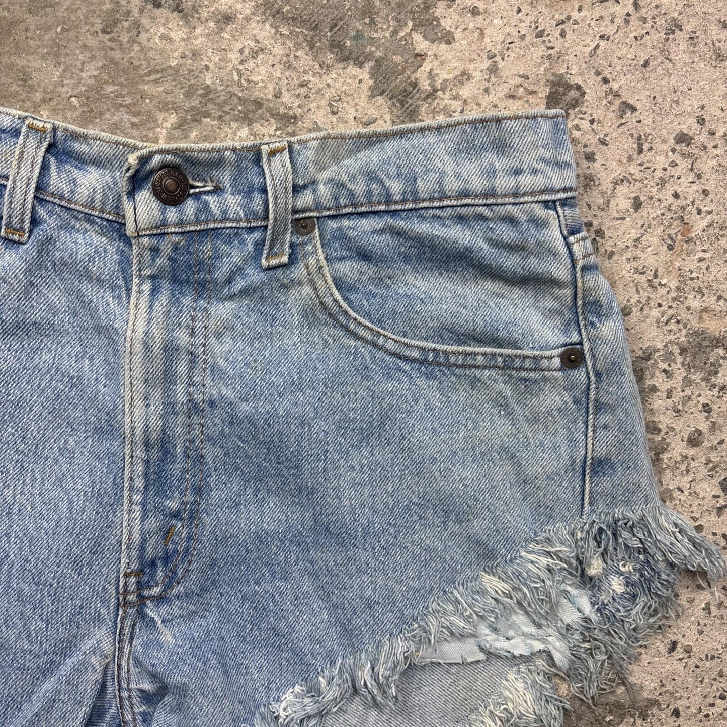 Blue Denim Levi’s Women’s Hot Pants Jean Shorts | 31"