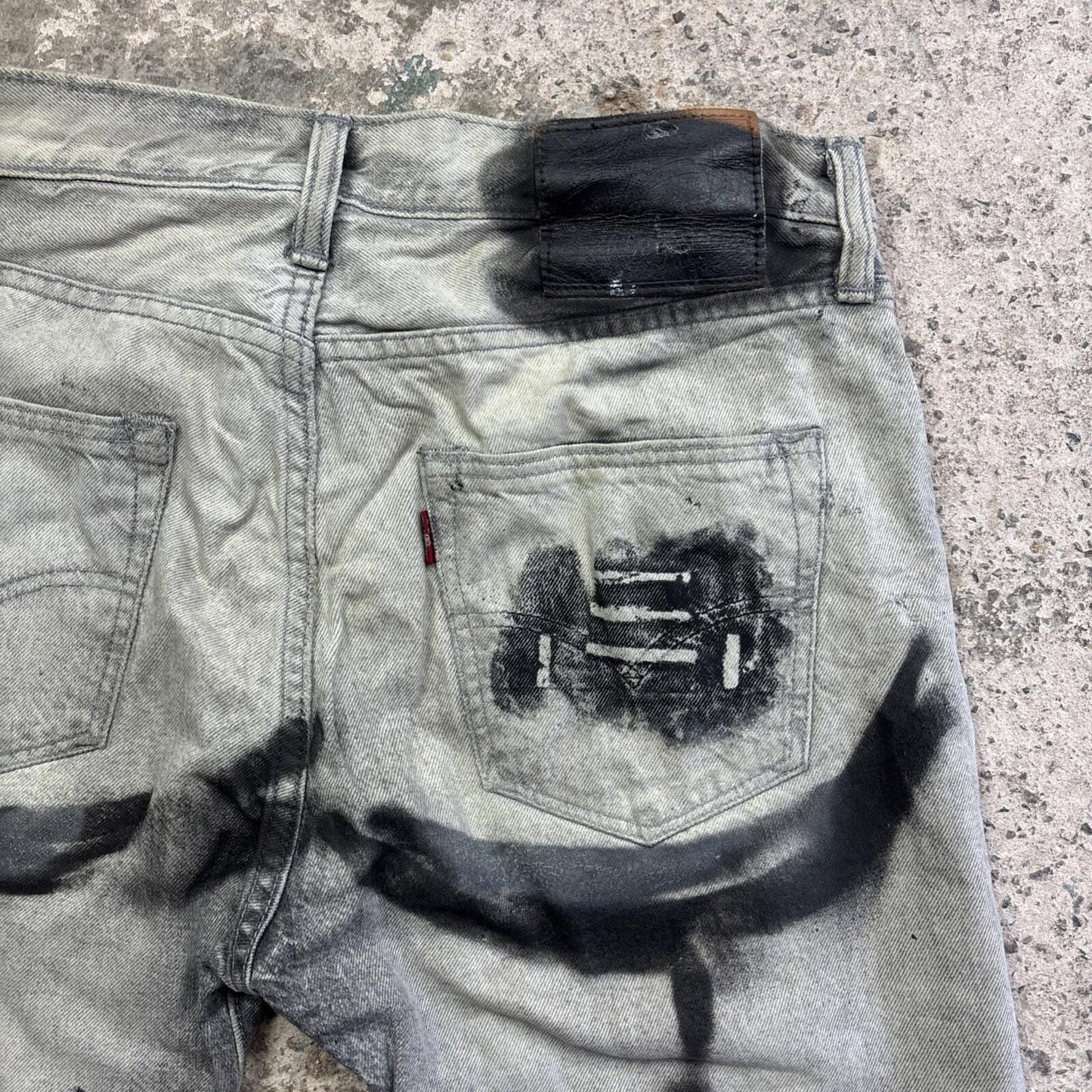 Grey & Black Paint Design Levi’s Jean Shorts | W30"