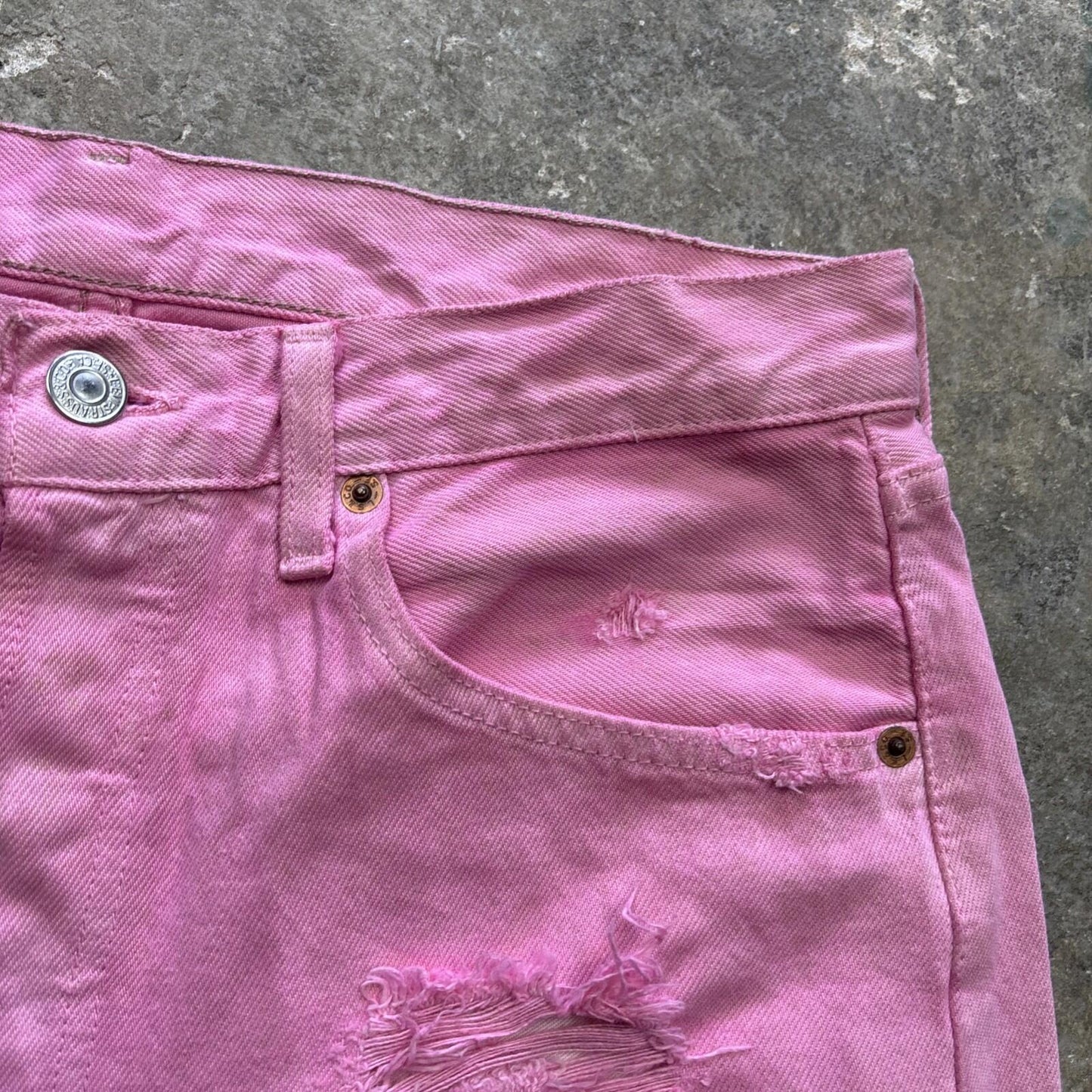 Distressed Vintage Pink Levi’s Men’s Denim Shorts - W31