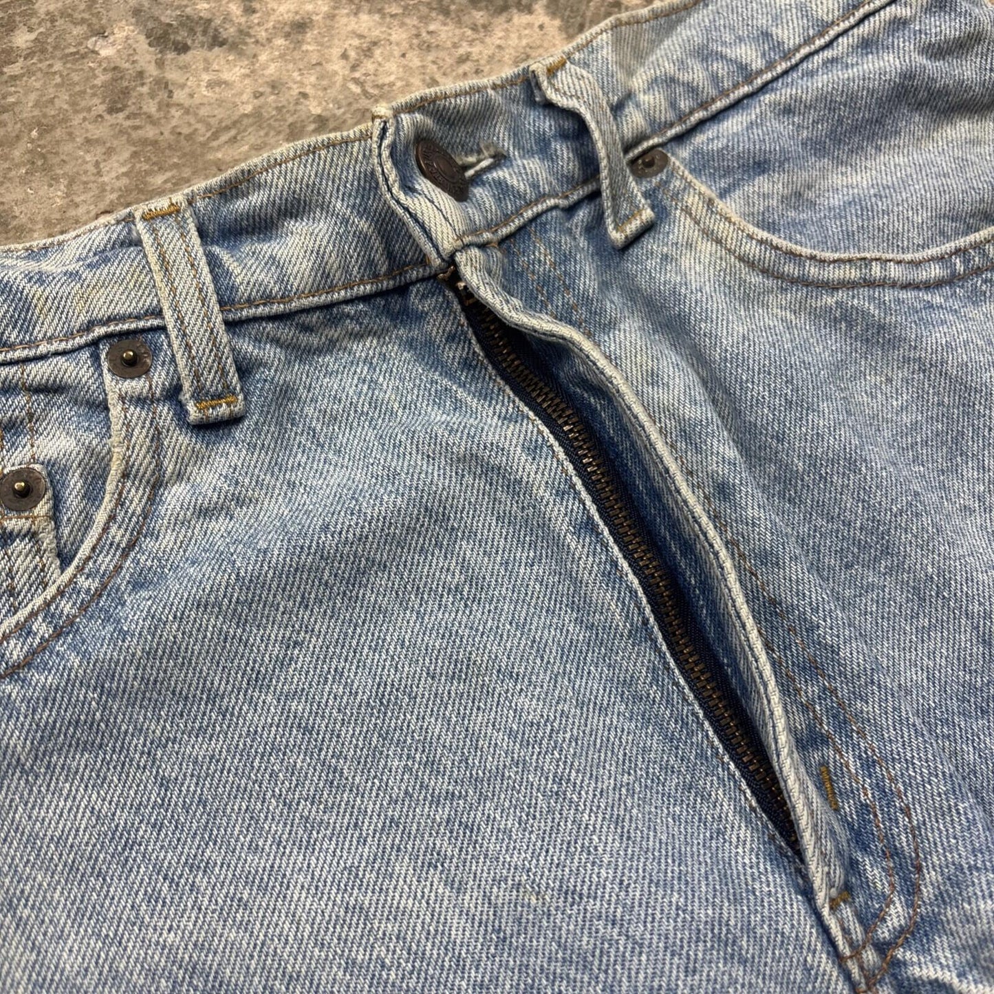 Blue Denim Levi’s Women’s Hot Pants Jean Shorts | 31"