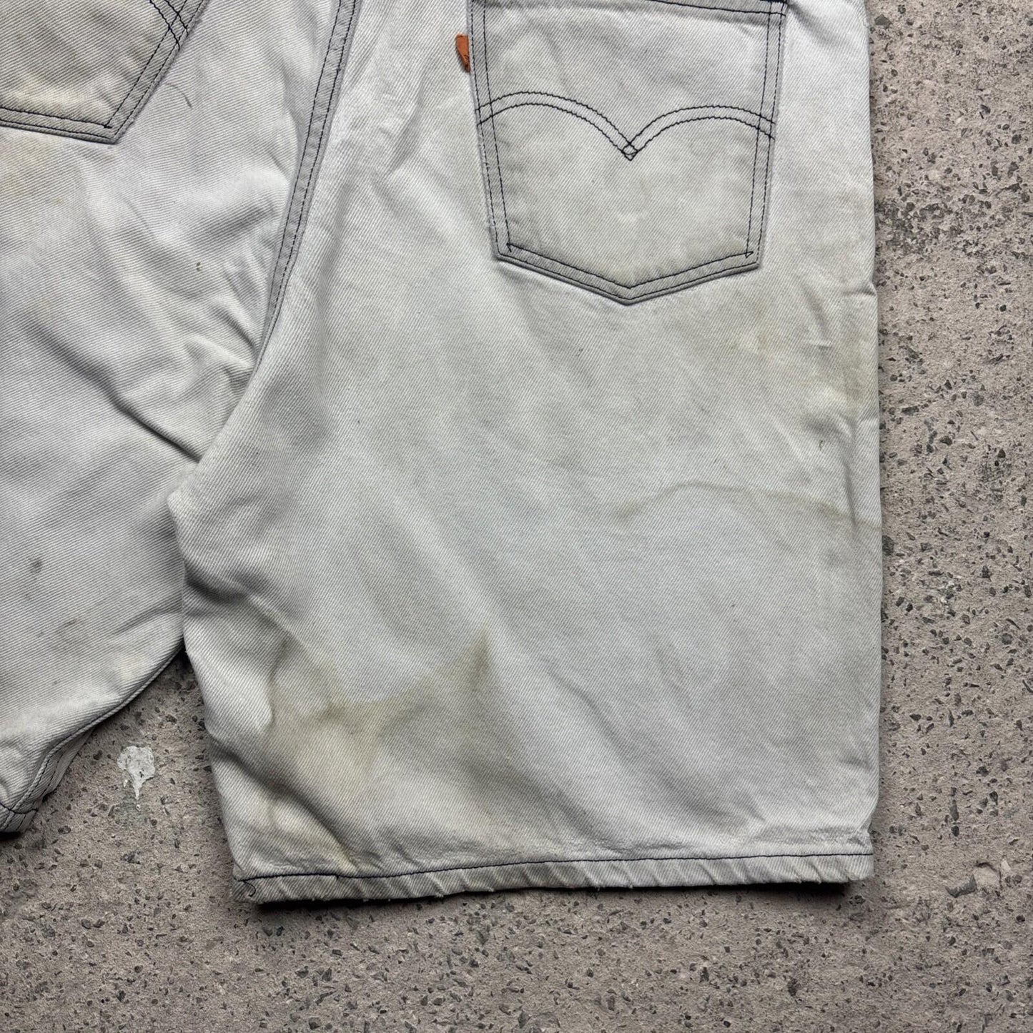 White Levi’s 550 Denim Relaxed Fit Jean Shorts | W38"
