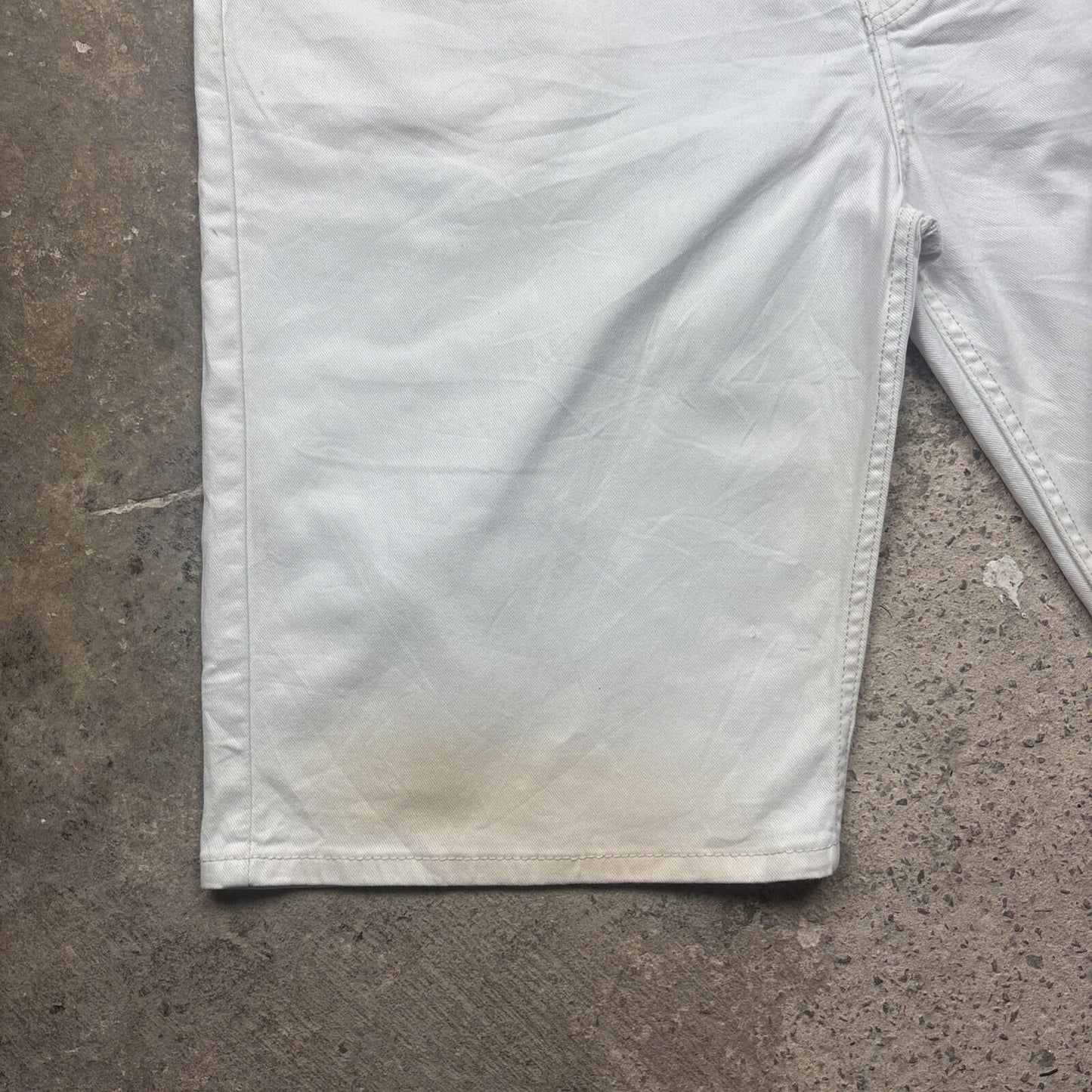 White Levi’s 569 Relaxed Jean Shorts | W38"