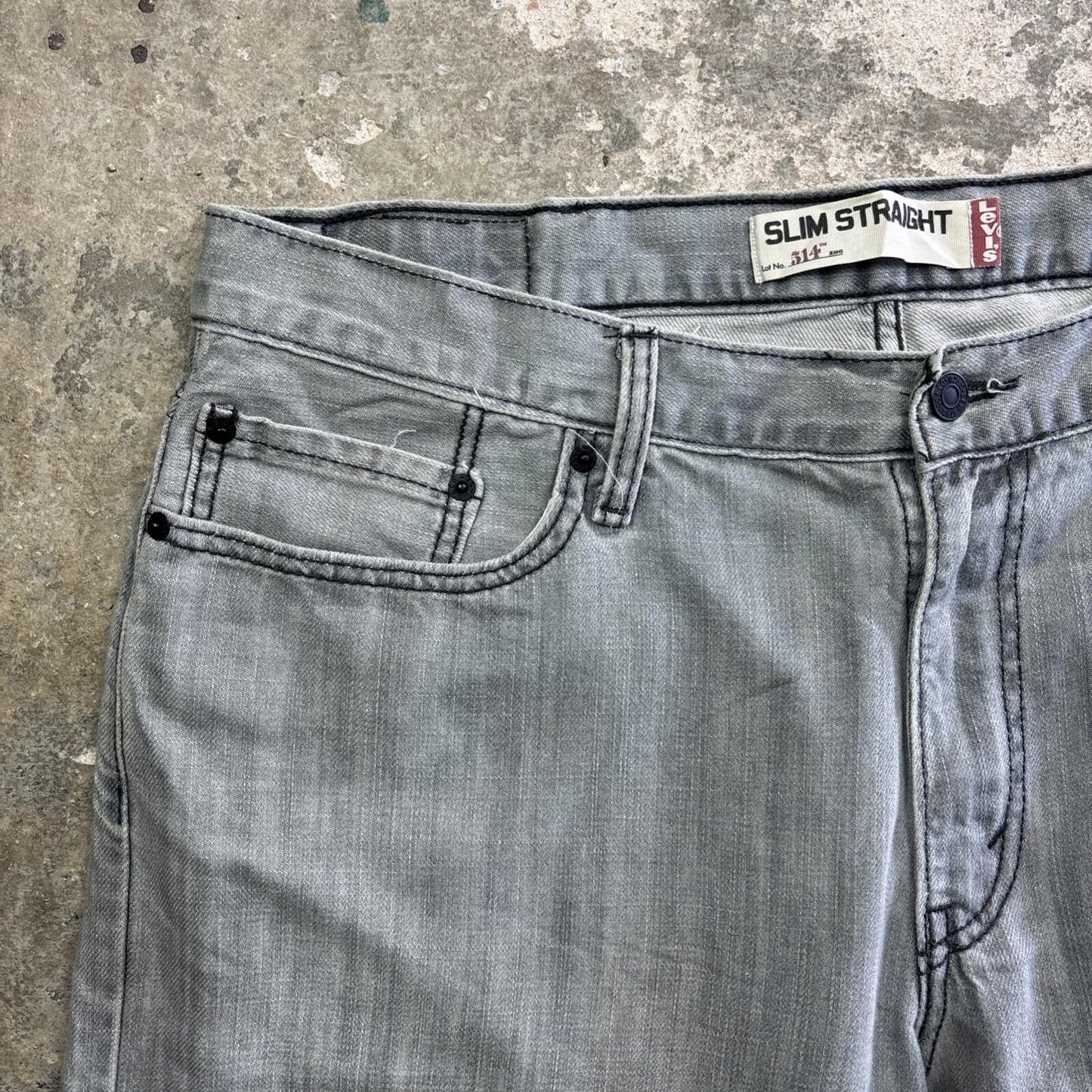 Textured Grey Levi’s 514 Denim Jean Shorts | W38"