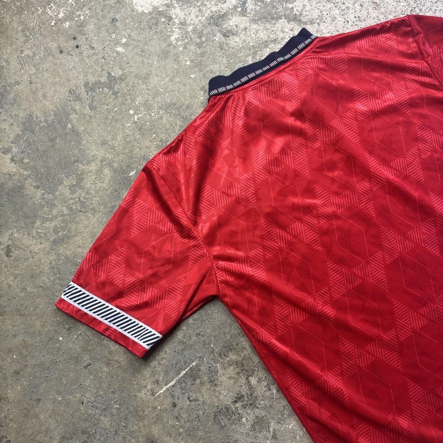 Red England Official Retro Style Football Shirt | Size: L