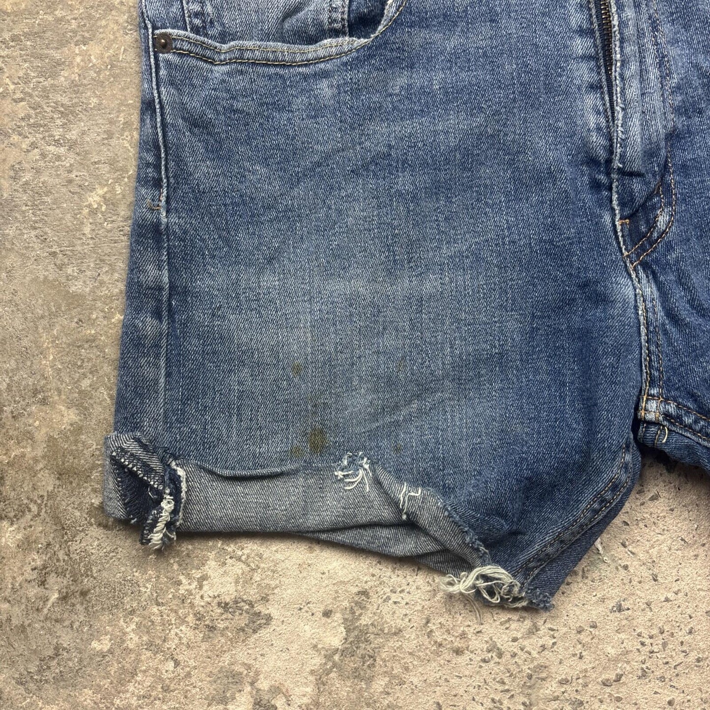 Blue Denim Levi’s Women’s Short Jean Shorts | W34"