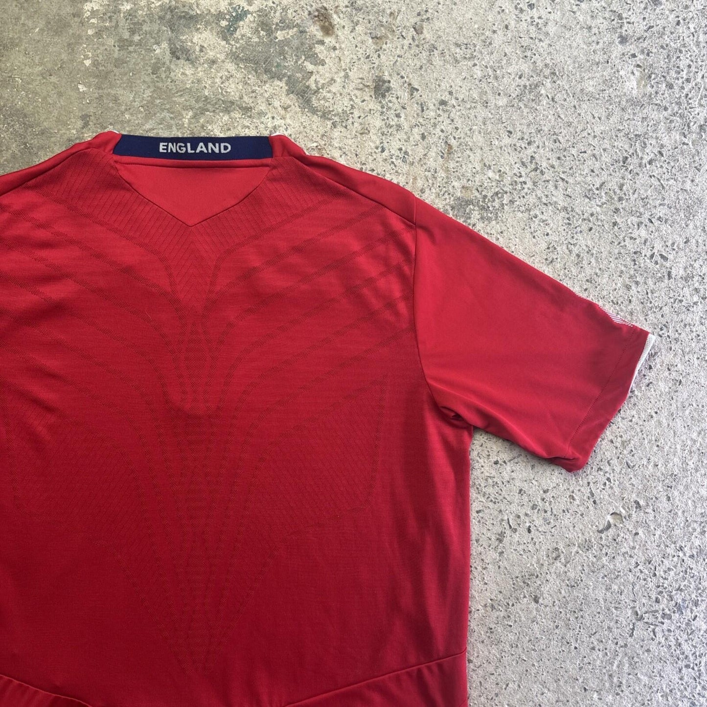 Red Umbro 2008/10 England Away Football Shirt | Size: L