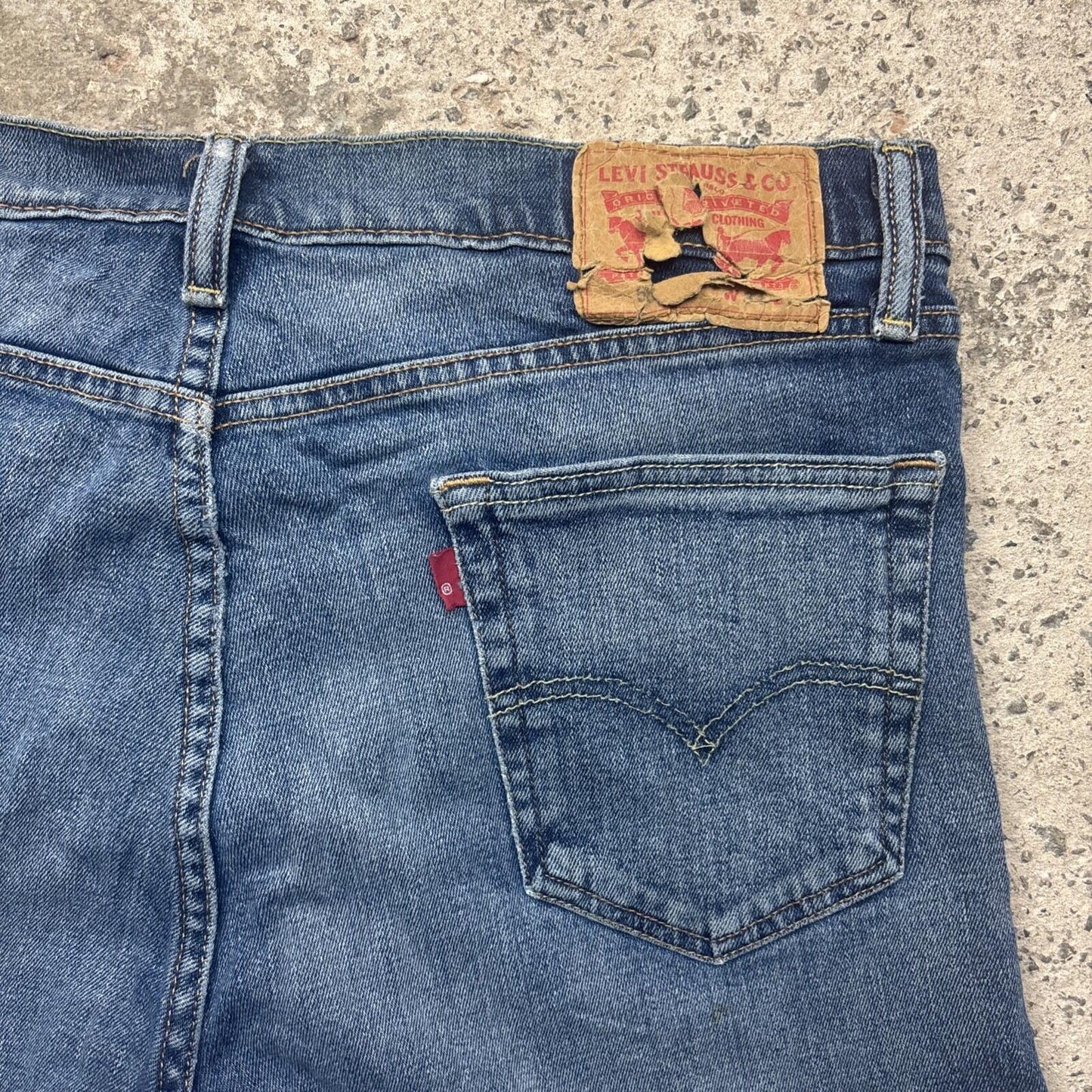 Blue Denim Levi’s Women’s Short Jean Shorts | W34"