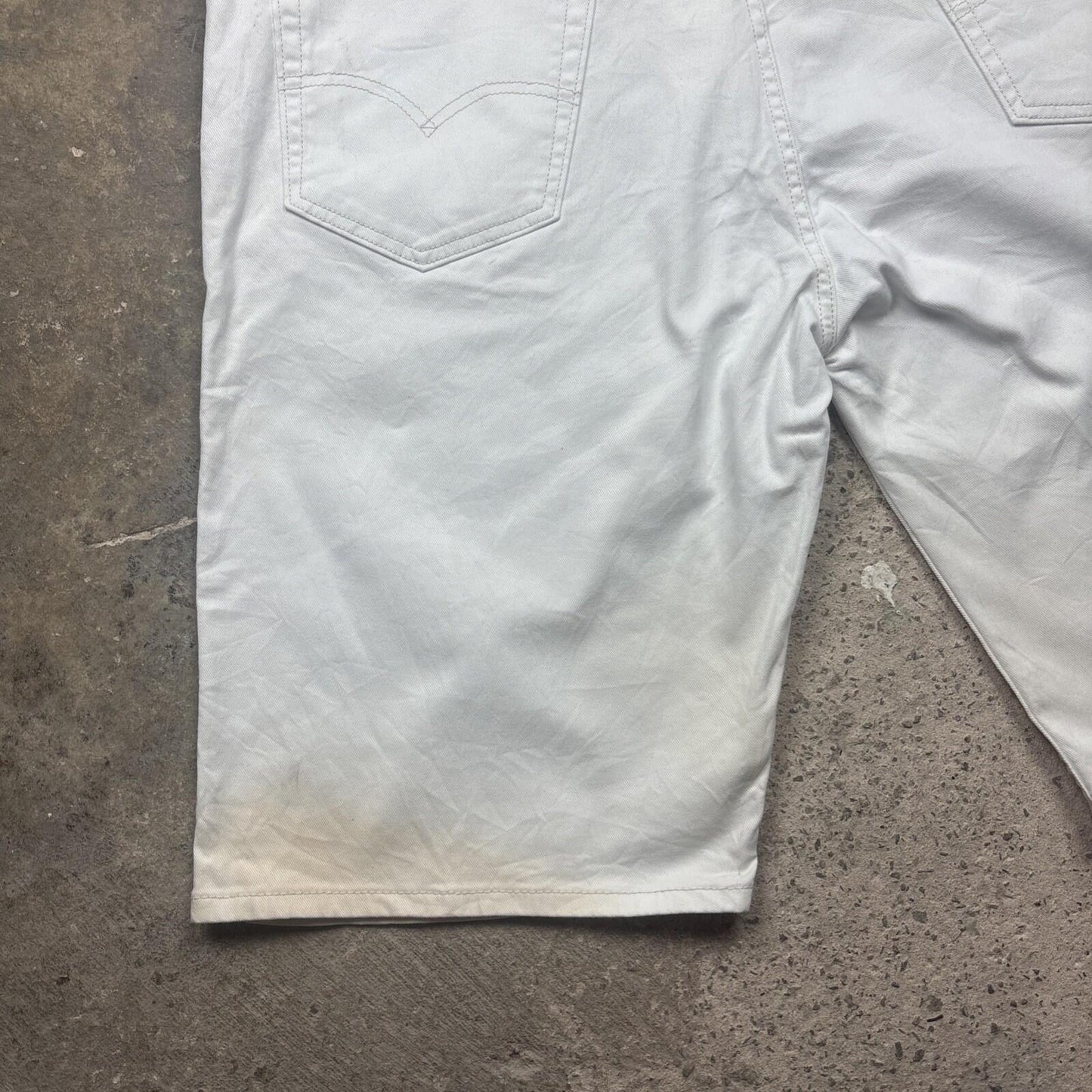 White Levi’s 569 Relaxed Jean Shorts | W38"