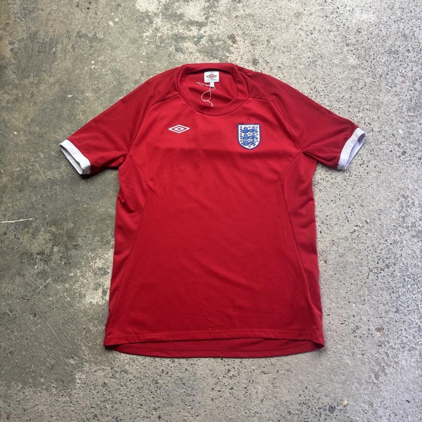 Red 2010/11 Umbro England Away Football Shirt Size: 14 (women’s)