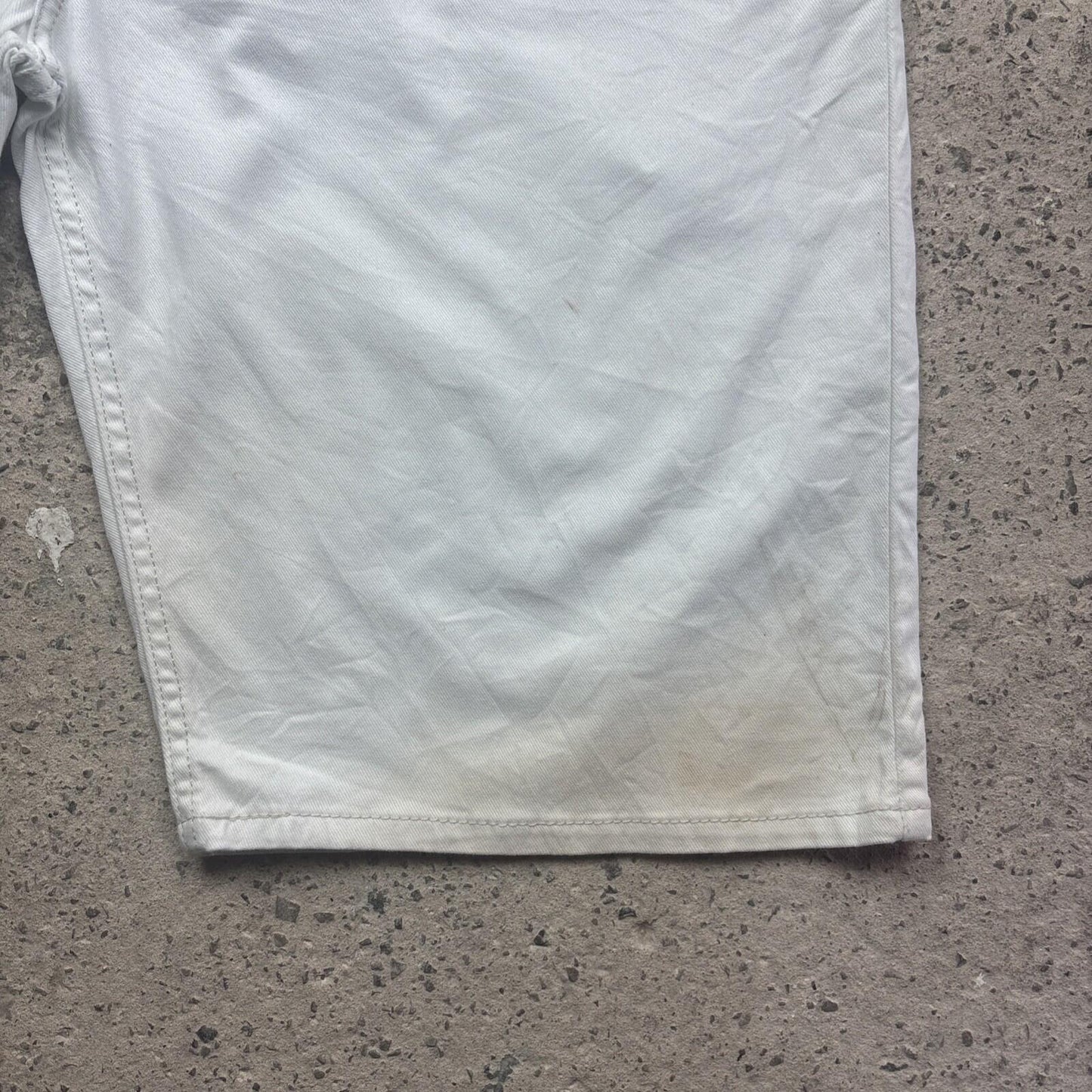 White Levi’s 569 Relaxed Jean Shorts | W38"