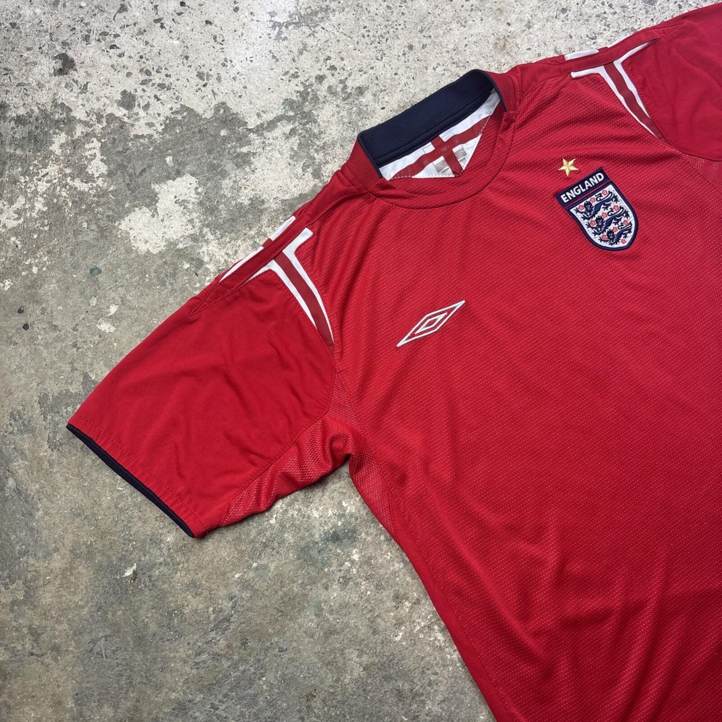 Red Umbro 2004/06 England Football Shirt | Size M