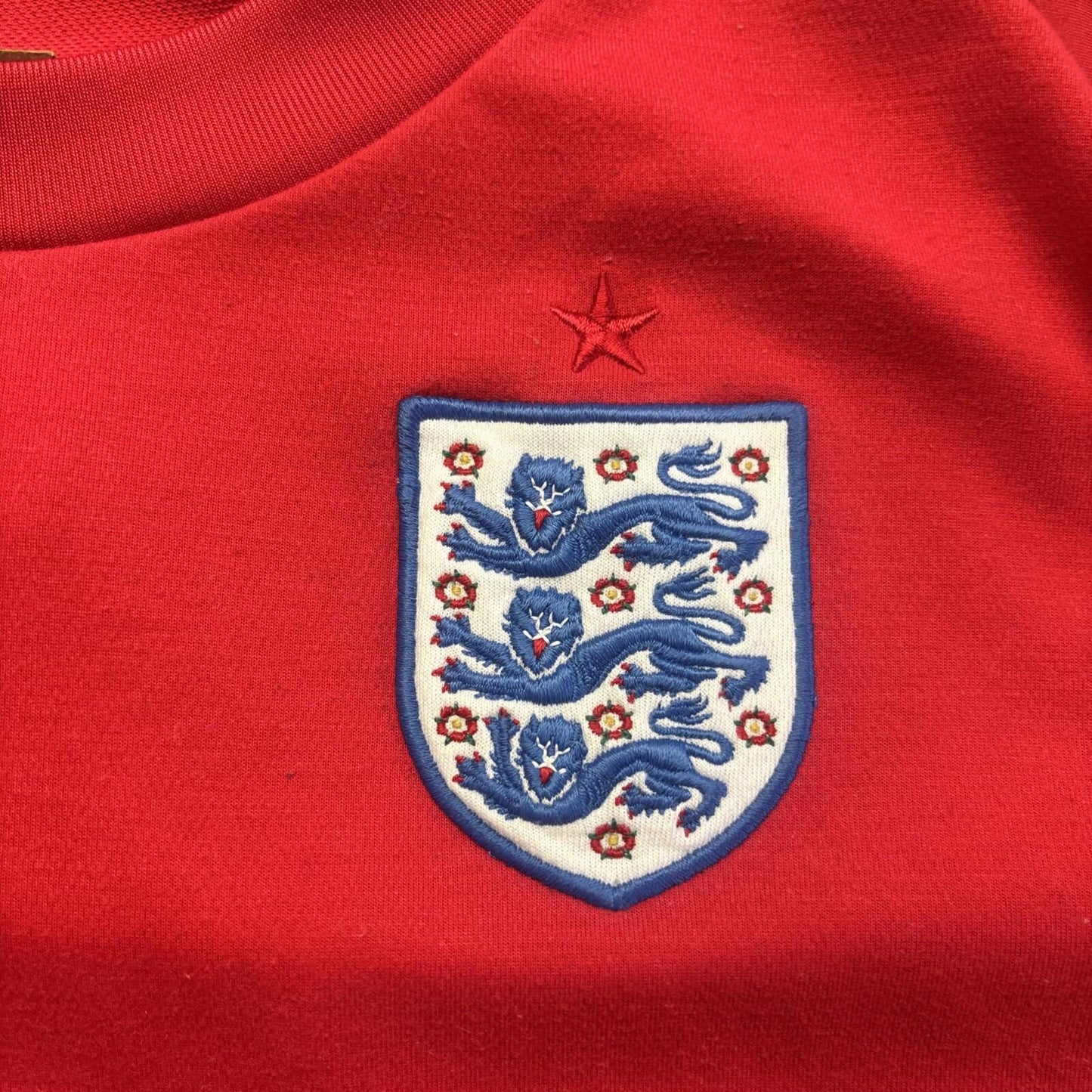 Red 2010/11 Umbro England Away Football Shirt Size: 14 (women’s)