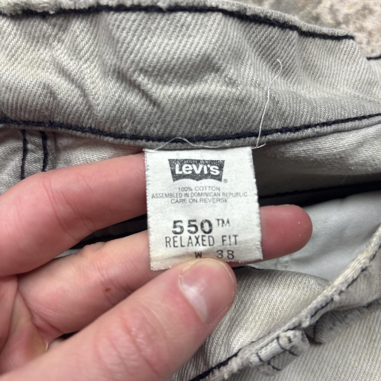 White Levi’s 550 Denim Relaxed Fit Jean Shorts | W38"
