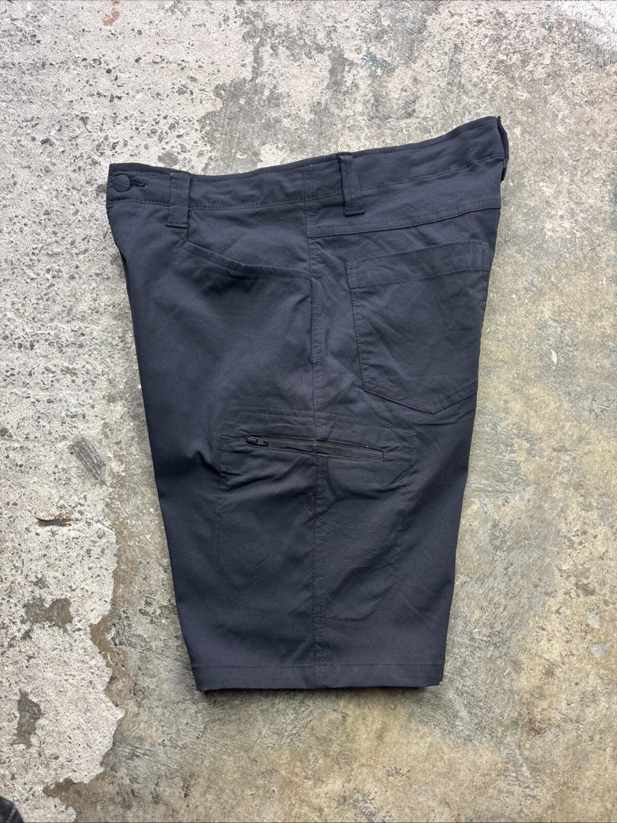 Black Wrangler Activewear Cargo shorts - W32