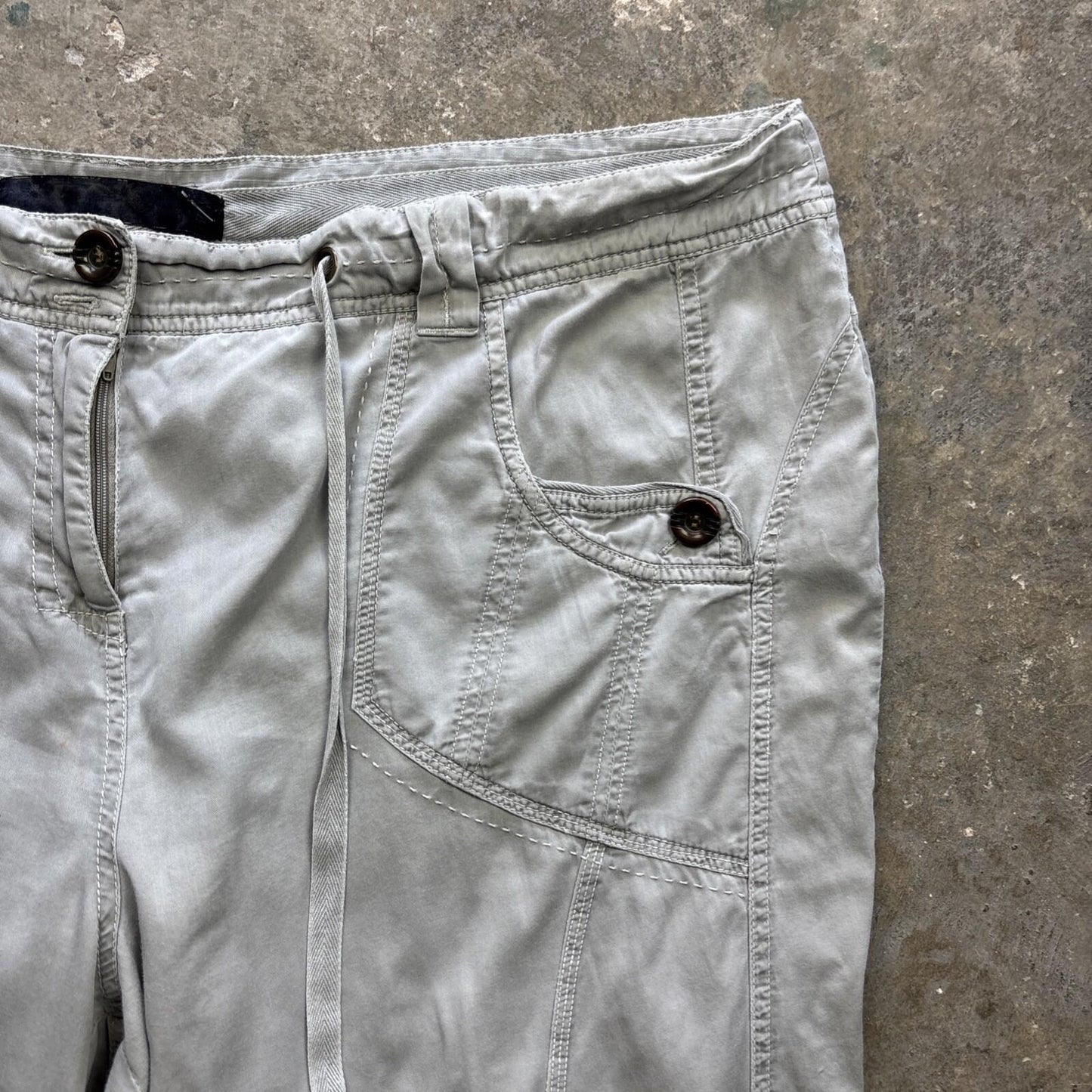 Grey Y2K 3/4 Length Shorts - Size 24