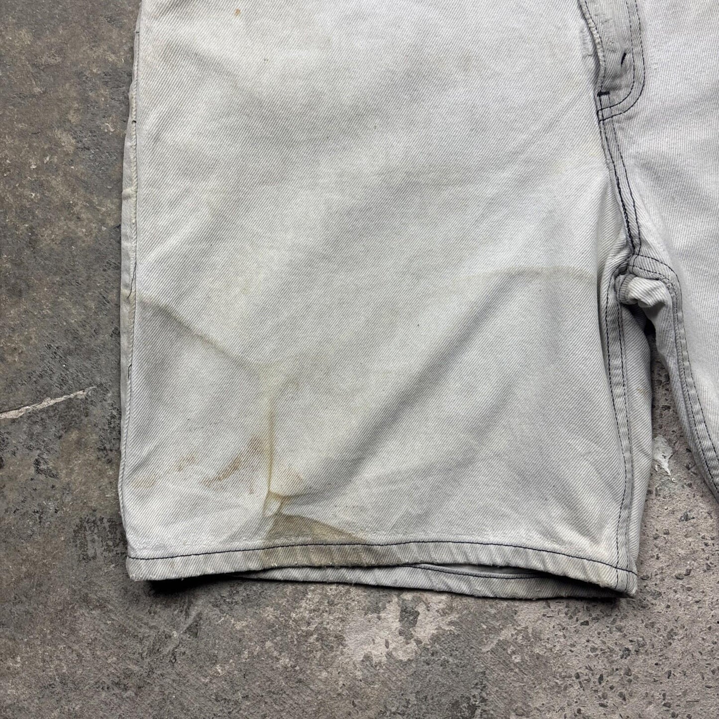 White Levi’s 550 Denim Relaxed Fit Jean Shorts | W38"