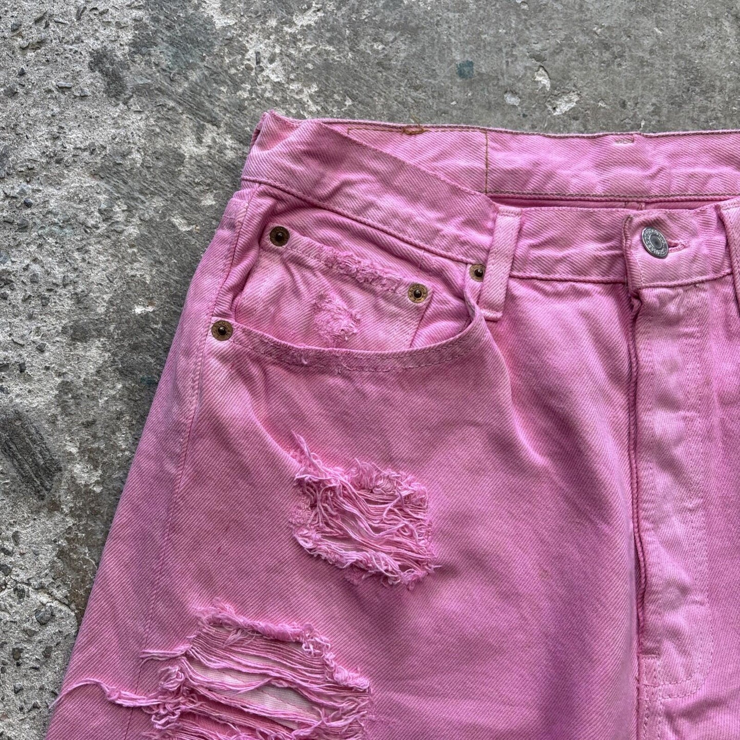 Distressed Vintage Pink Levi’s Men’s Denim Shorts - W31