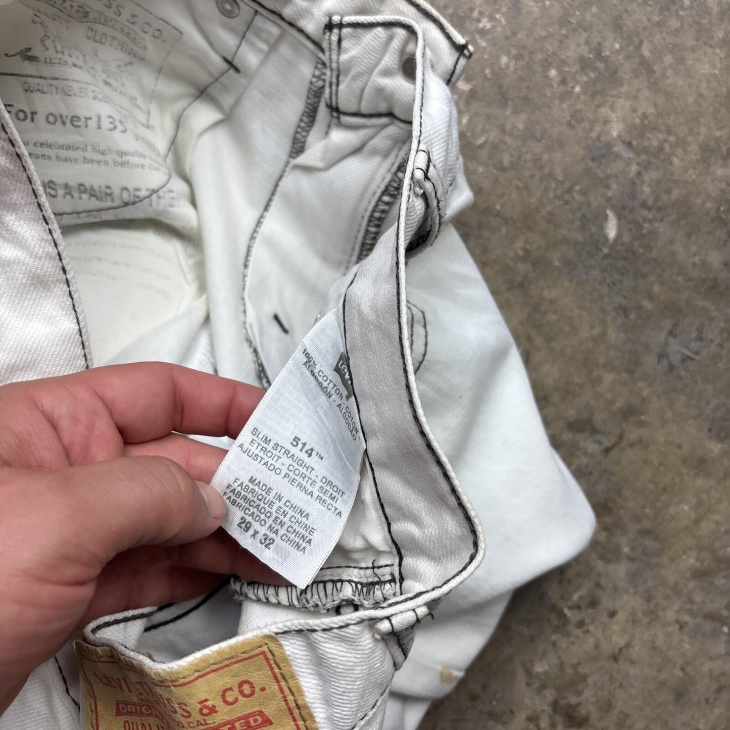 Distressed White Levi’s 514 Men’s Cut Off Shorts | W29