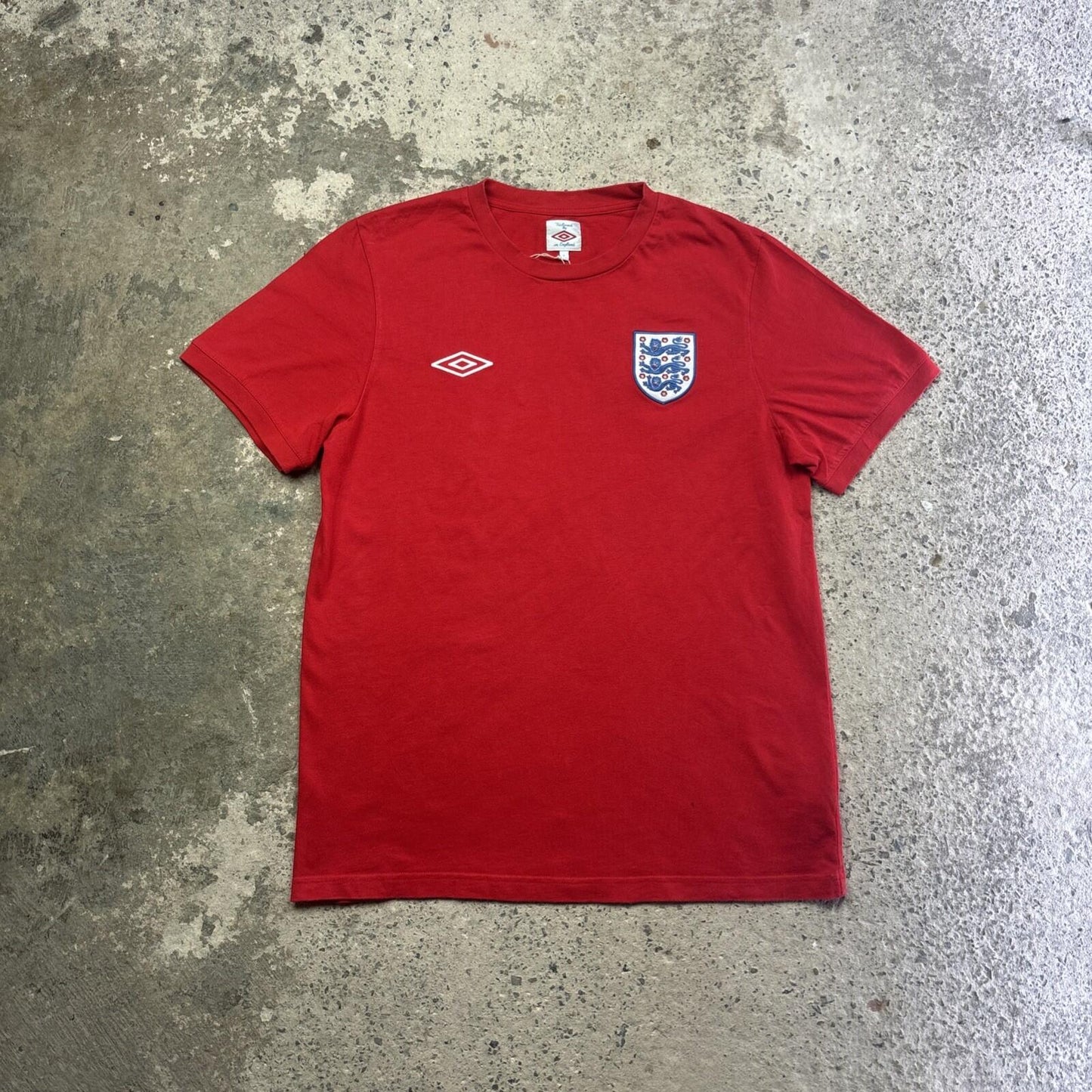 Red England Umbro Embroidered Football T-shirt | Size: L