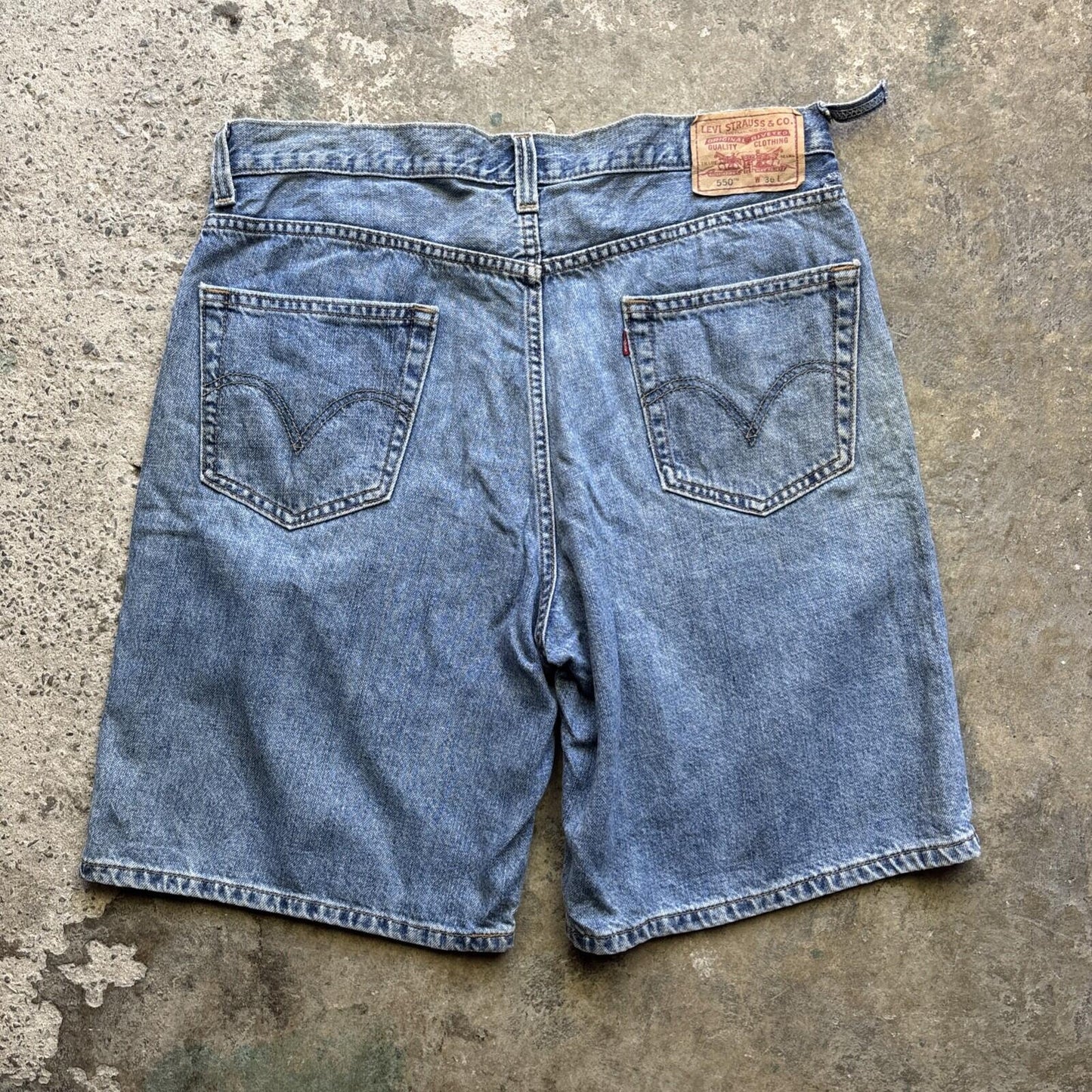 Blue Denim Levi’s 550 Men’s Shorts Jorts | W36