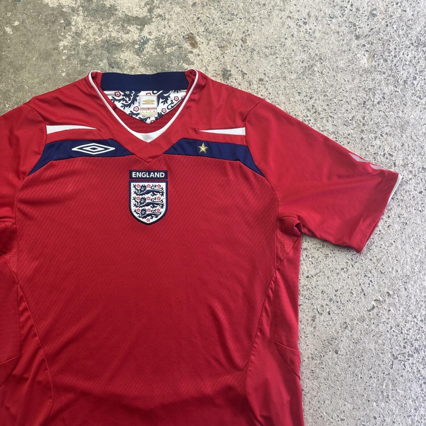 Red Umbro 2008/10 England Away Football Shirt | Size: L