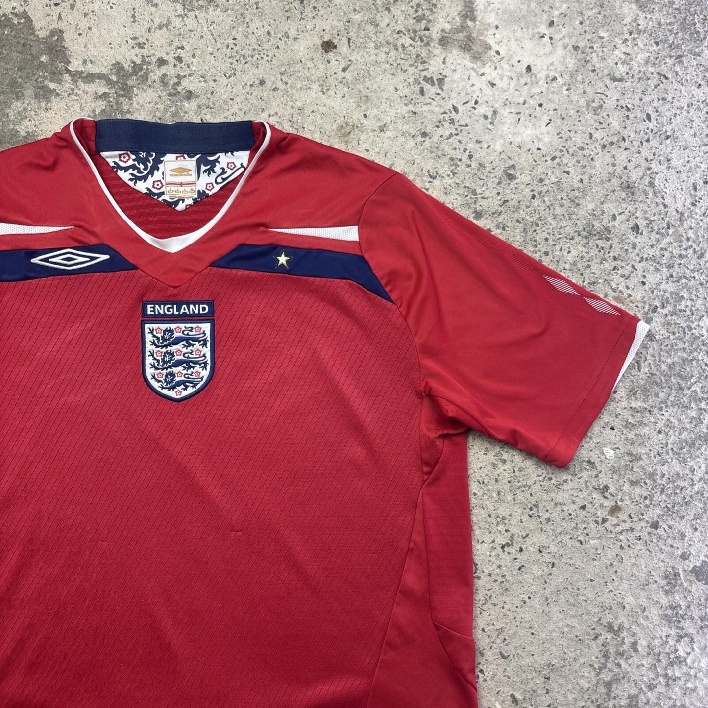 Red Umbro 2008/10 England Football Away Shirt | Size: L