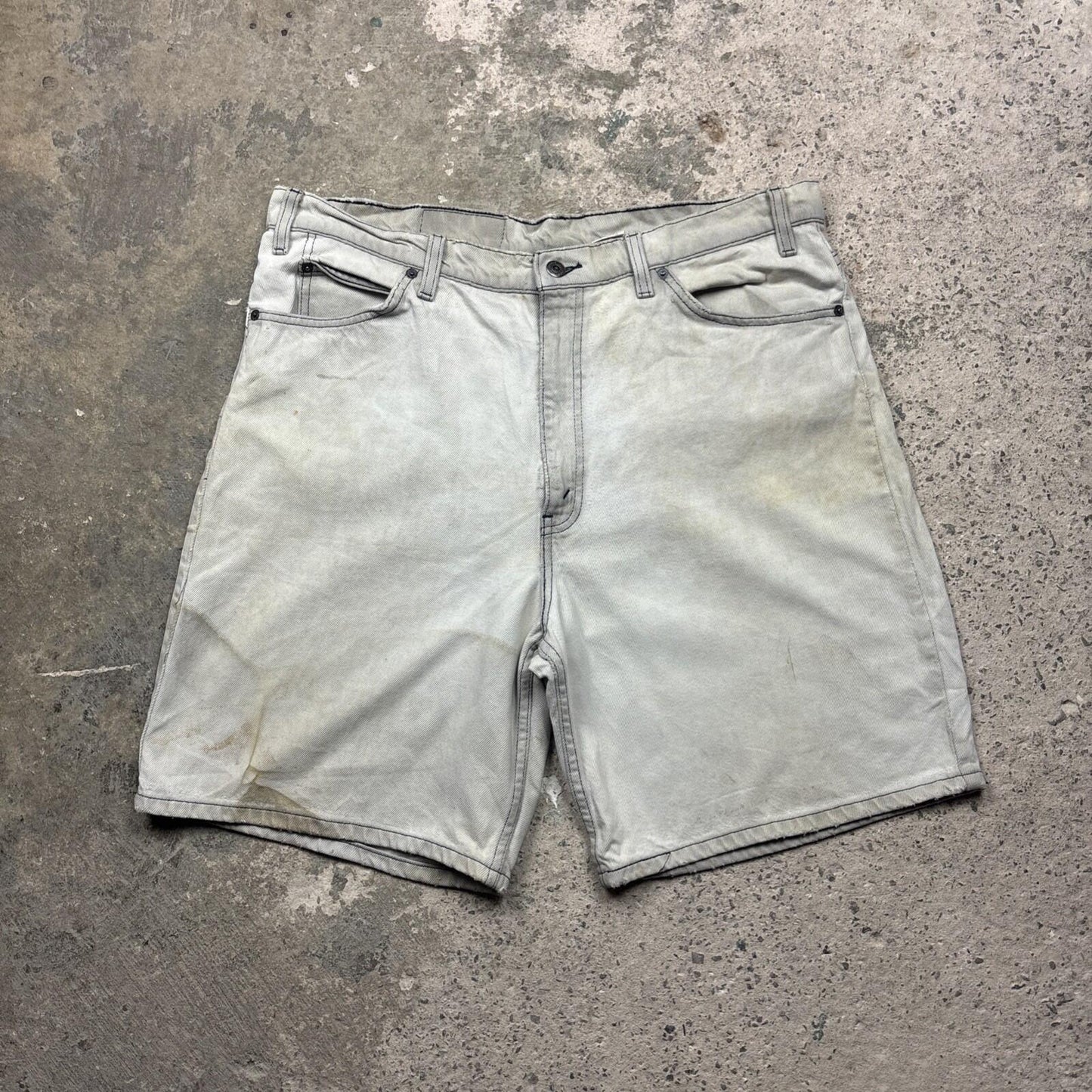 White Levi’s 550 Denim Relaxed Fit Jean Shorts | W38"