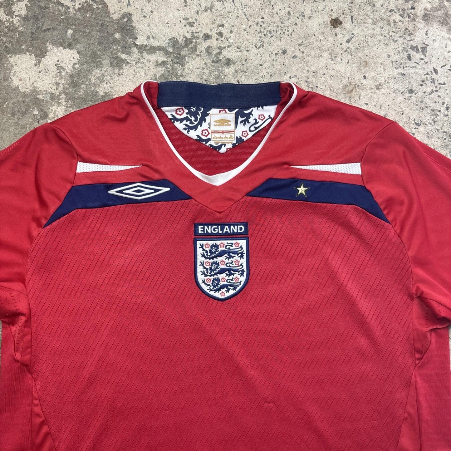 Red Umbro 2008/10 England Football Away Shirt | Size: L
