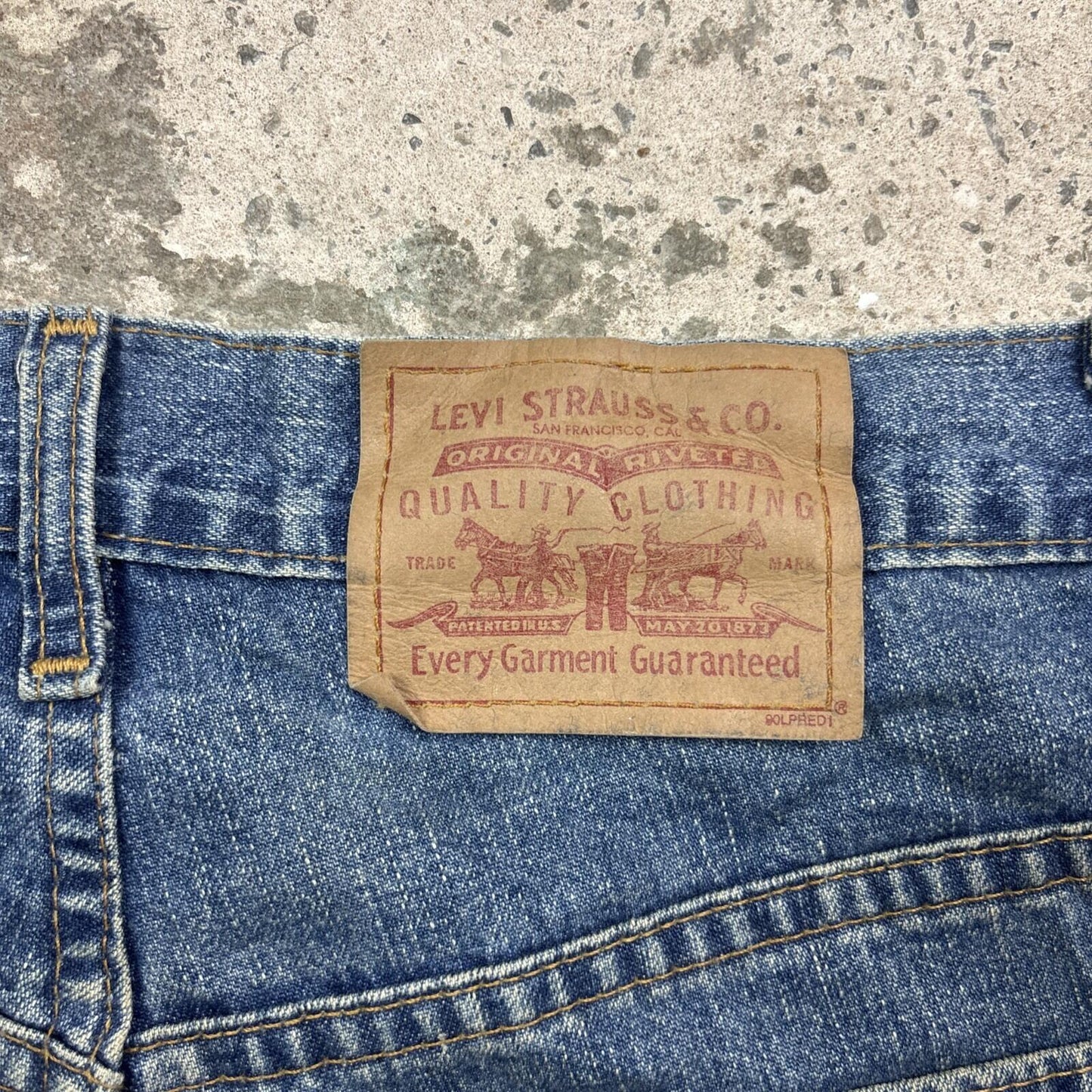 Blue Textured Levi’s Jean Shorts | W34"