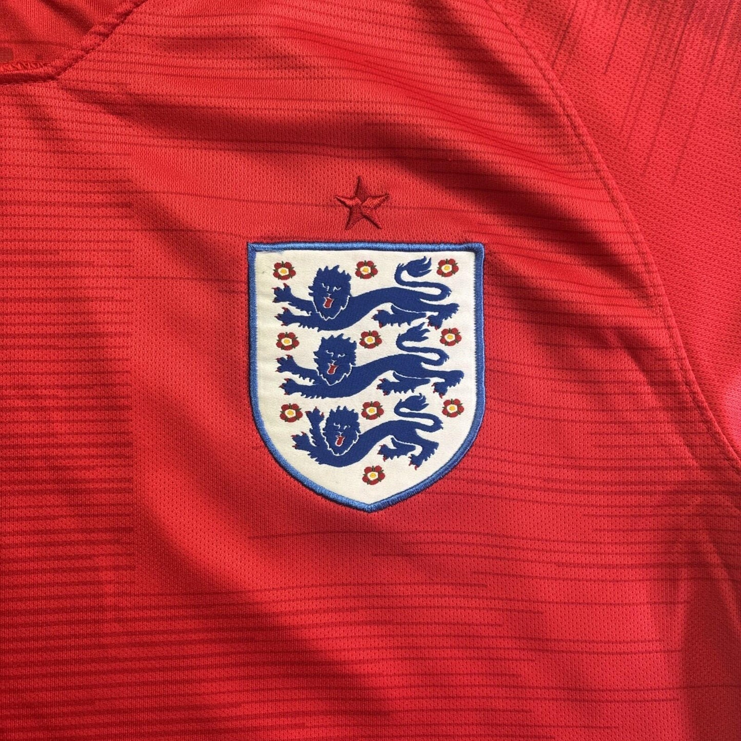 Red England 2018/19 Nike Football Shirt | Size: M