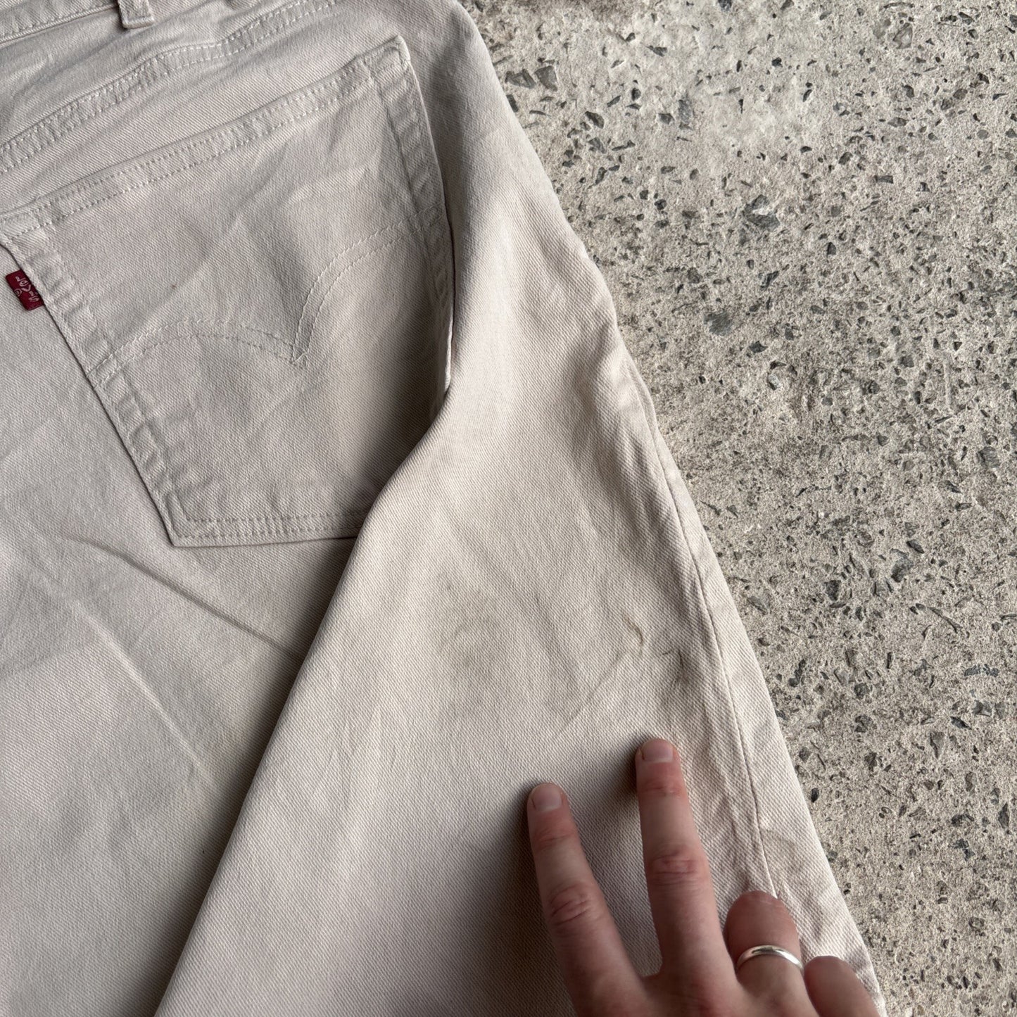 Cream Denim Levis Shorts | W40"