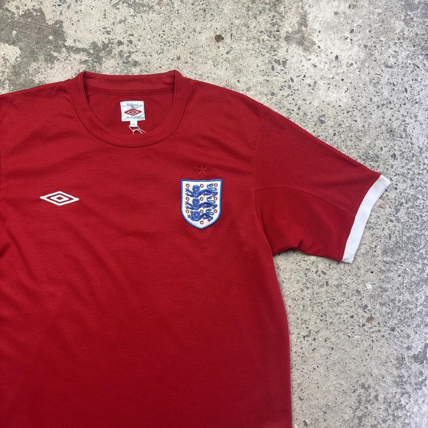 Red England Umbro Football Home Shirt 2010/11 Season | Size:  L