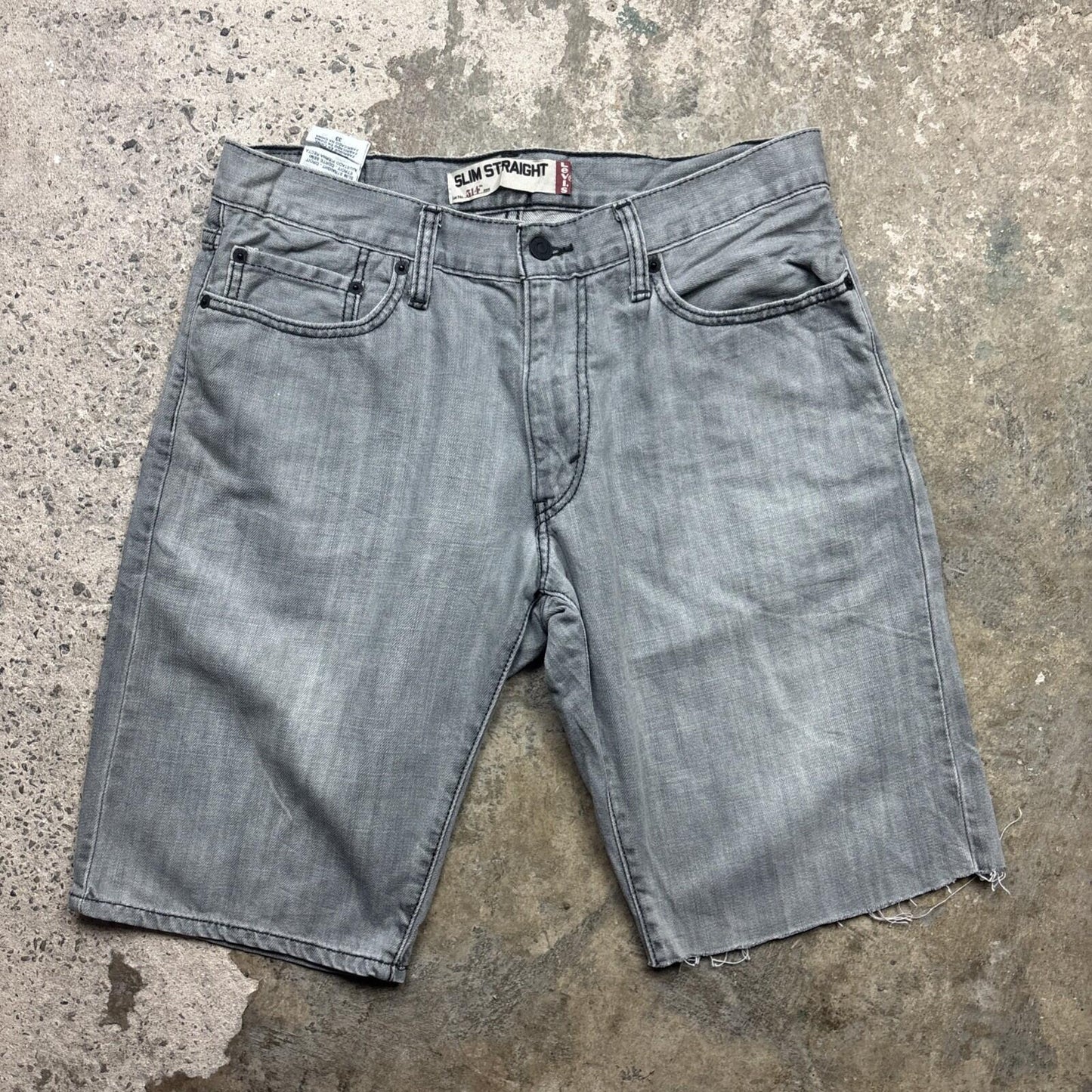 Grey Levi’s 514 Men’s Cut Off Shorts | W33
