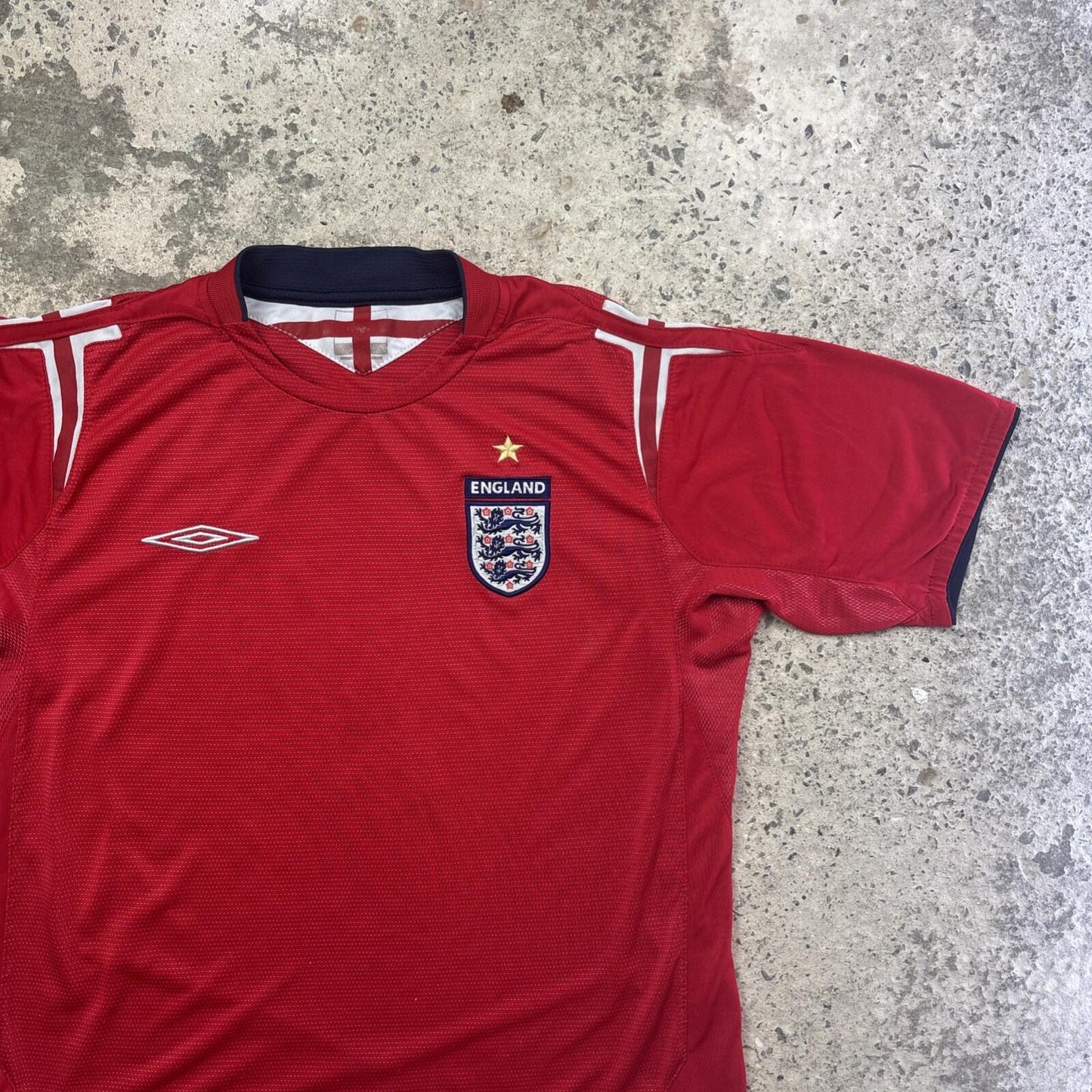 Red Umbro 2004/06 England Football Shirt | Size M