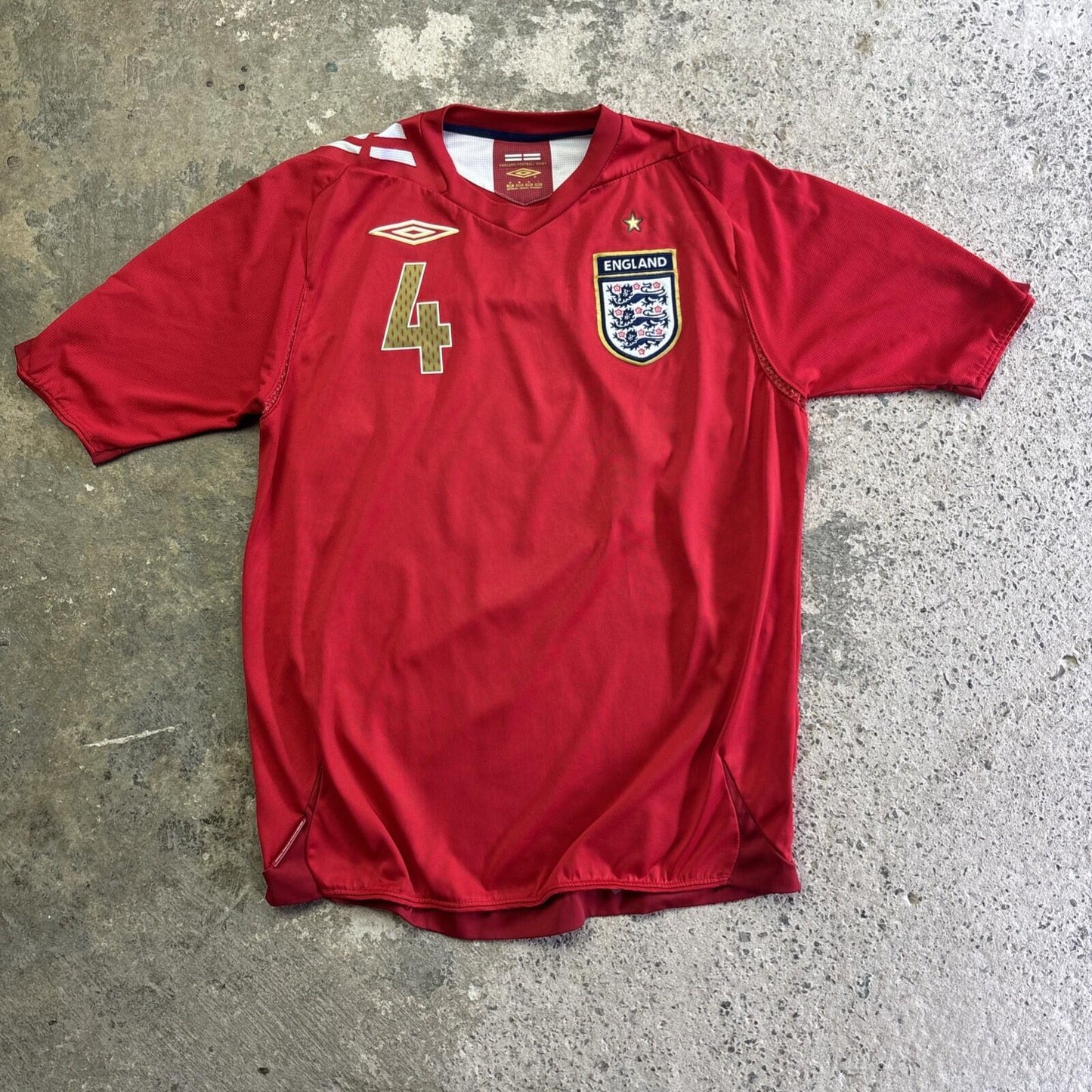 2006-08 Red Umbro England Gerrard #4 Away Football Shirt | M