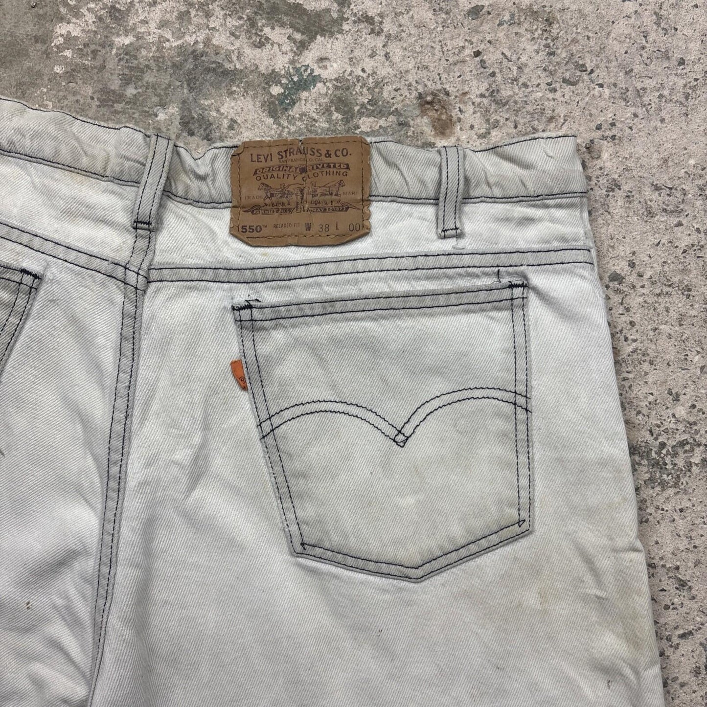 White Levi’s 550 Denim Relaxed Fit Jean Shorts | W38"
