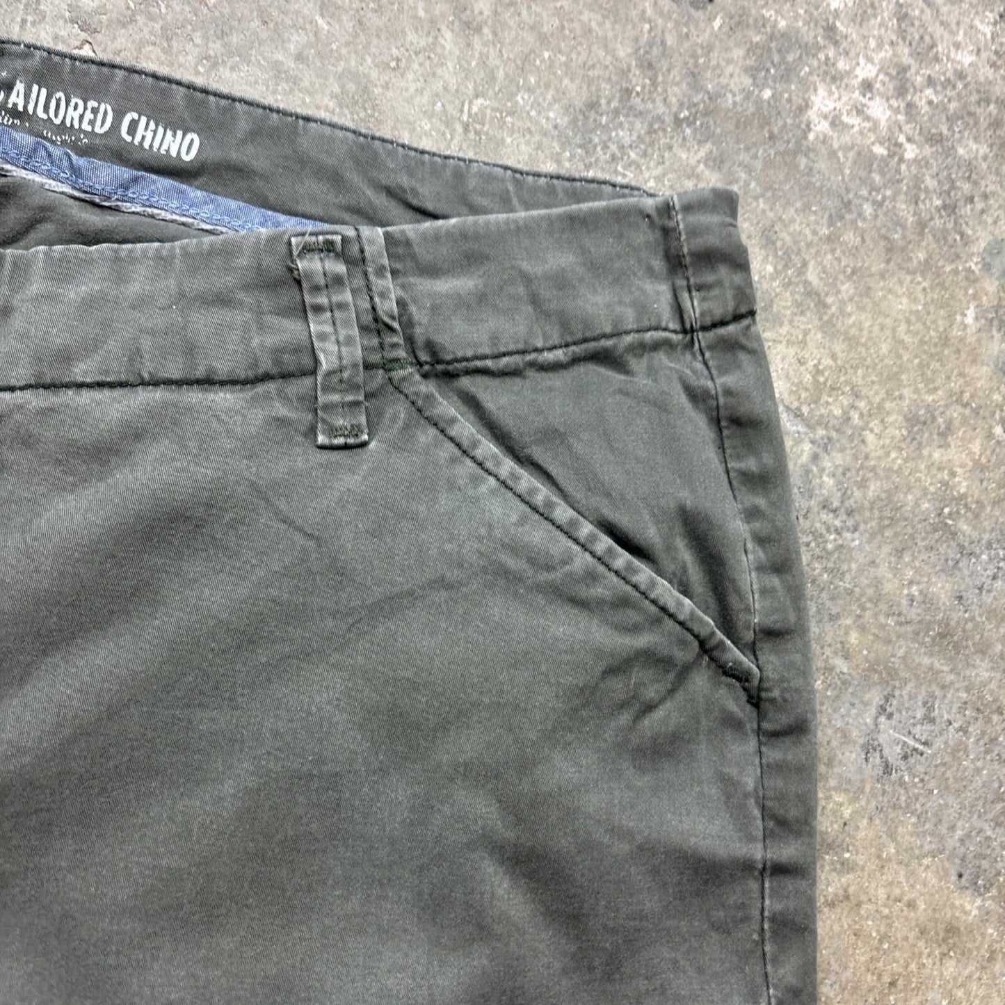 Khaki Green Lee Women’s Capri Shorts | Size 16