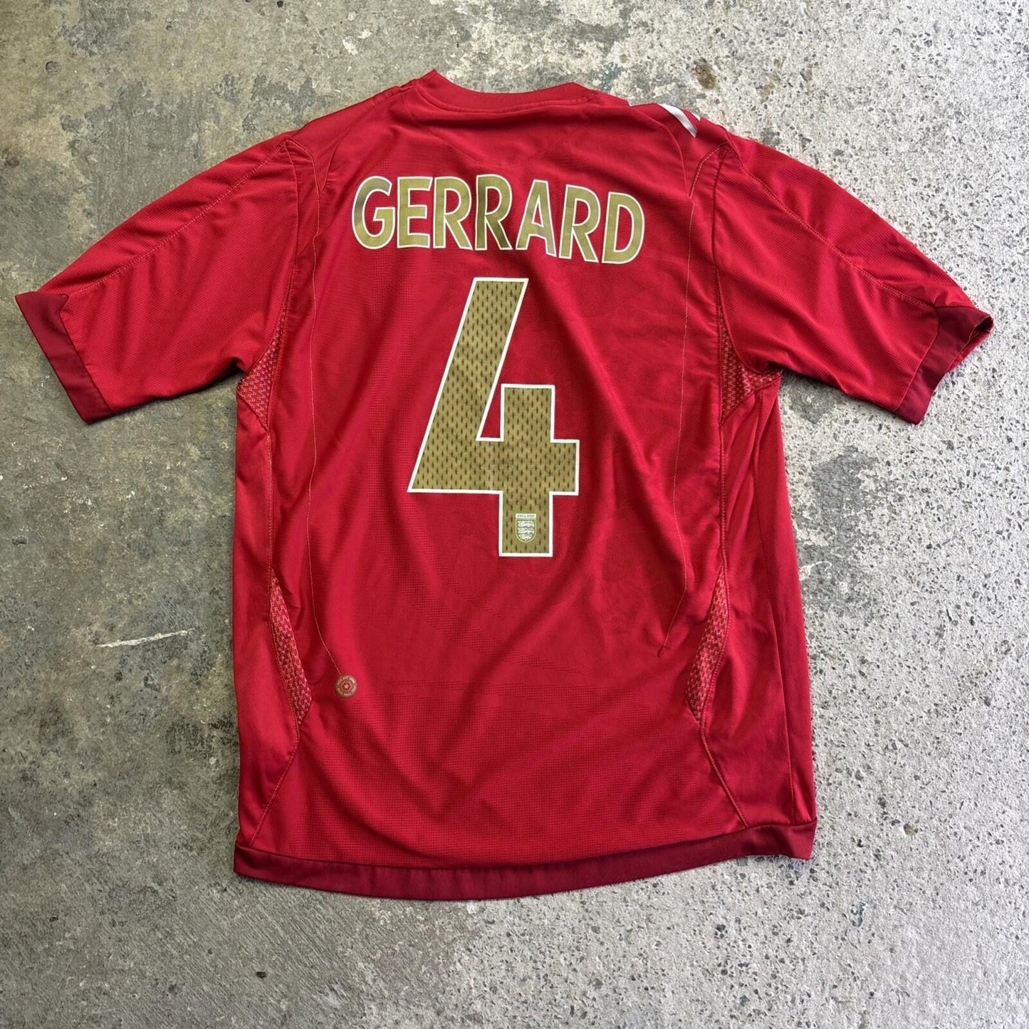2006-08 Red Umbro England Gerrard #4 Away Football Shirt | M