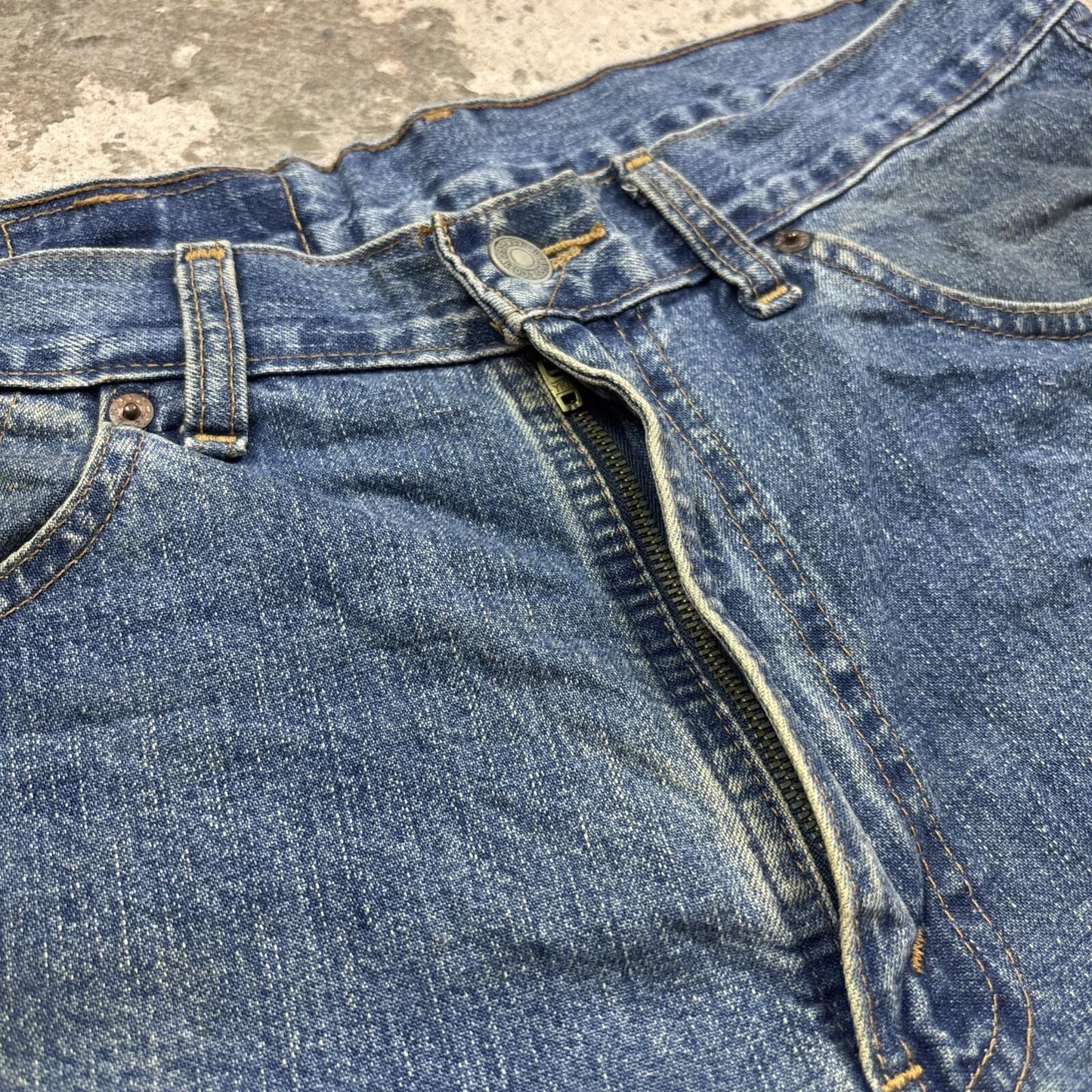 Blue Textured Levi’s Jean Shorts | W34"