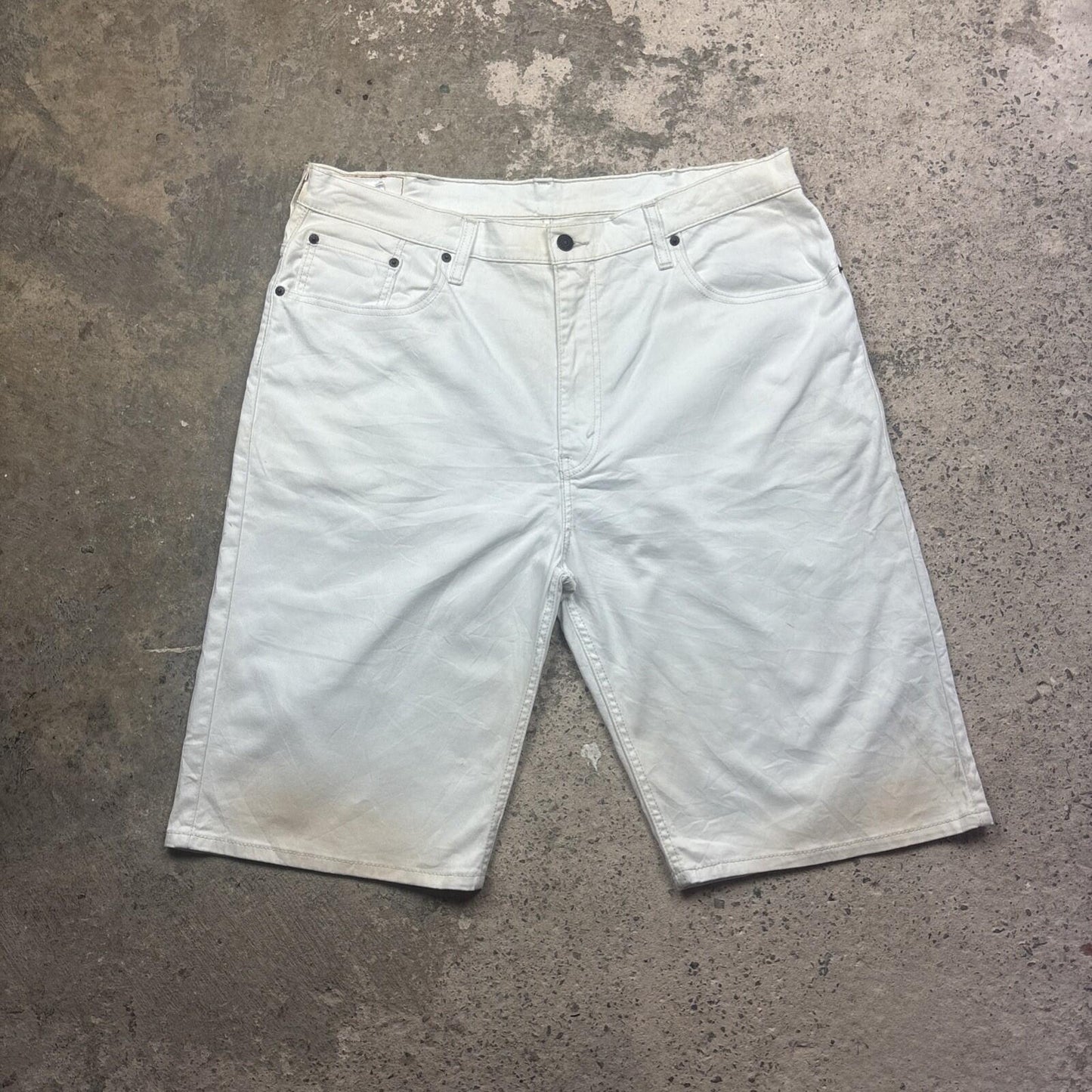 White Levi’s 569 Relaxed Jean Shorts | W38"