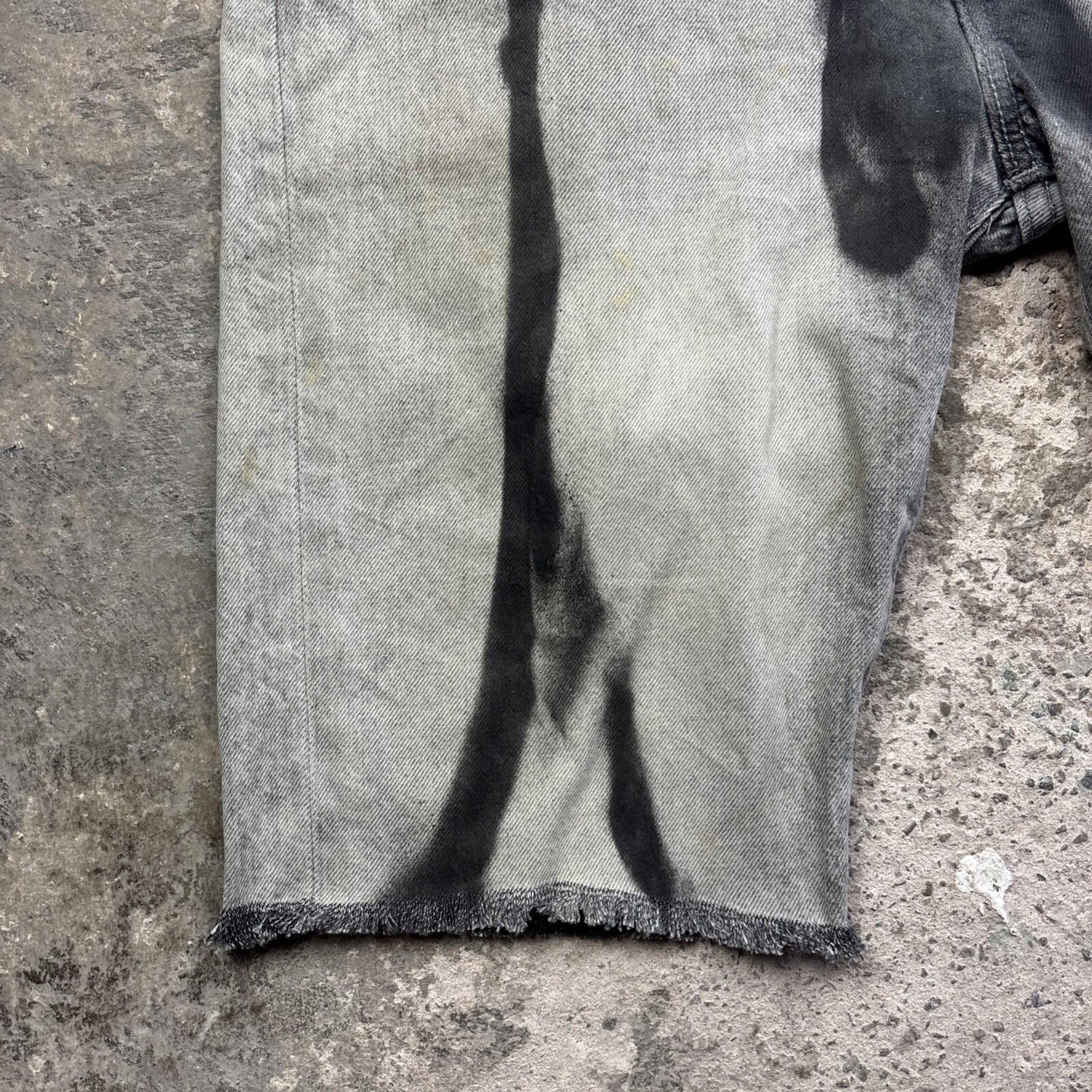 Grey & Black Paint Design Levi’s Jean Shorts | W30"