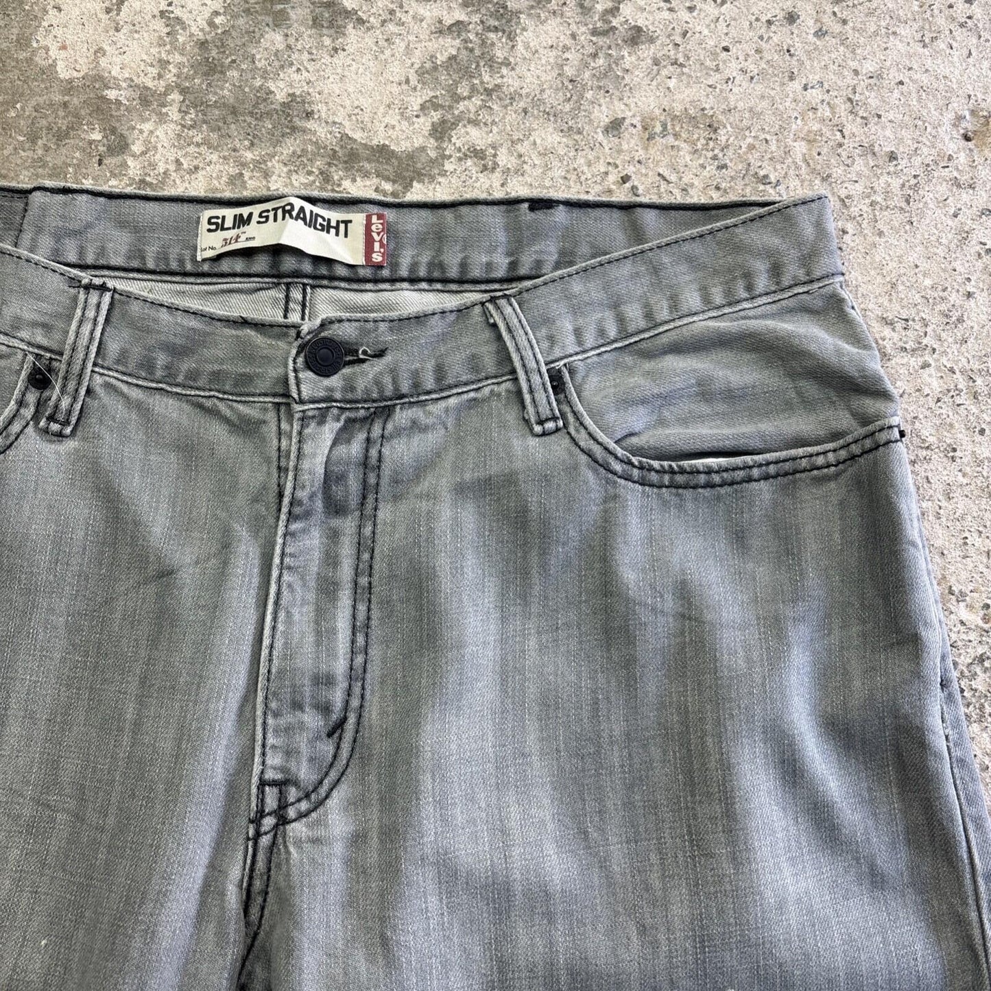 Textured Grey Levi’s 514 Denim Jean Shorts | W38"