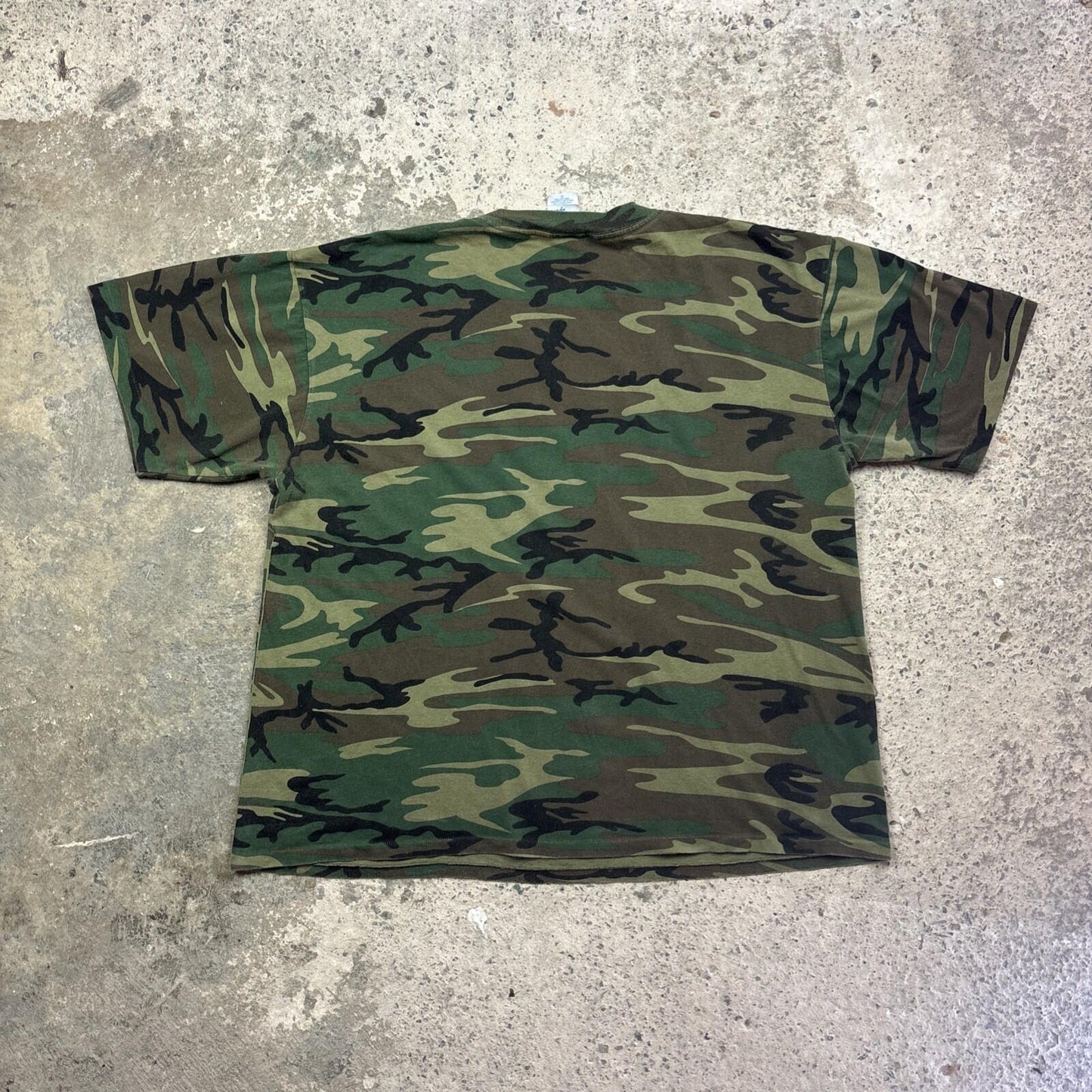 Vintage Camoflauge Single Stitch Graphic T-shirt | Size: XL
