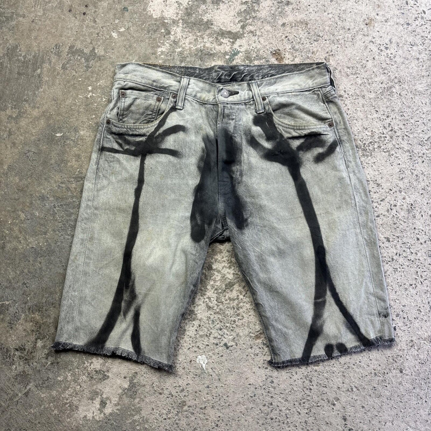 Grey & Black Paint Design Levi’s Jean Shorts | W30"