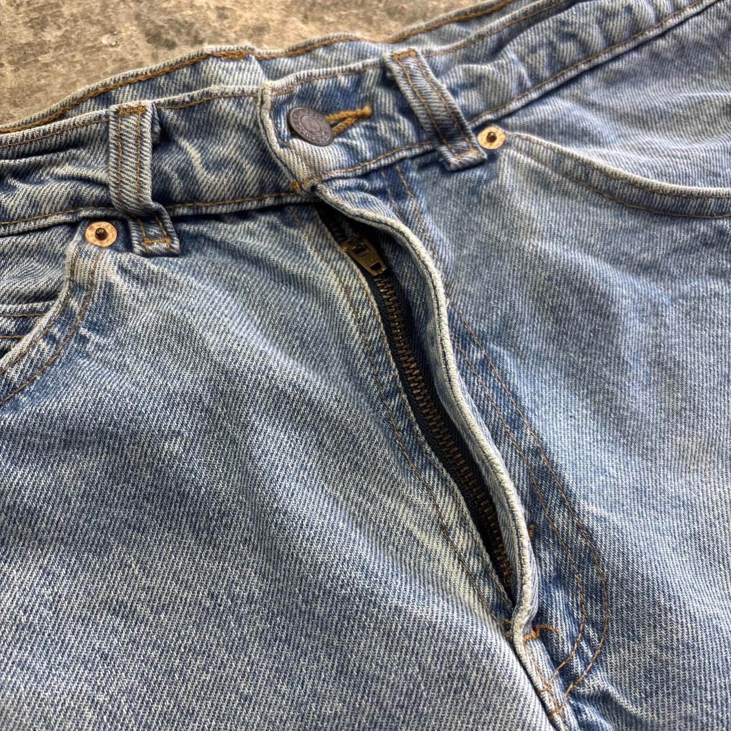 Light Blue Levi’s Cut Off Denim Jean Shorts | W32"
